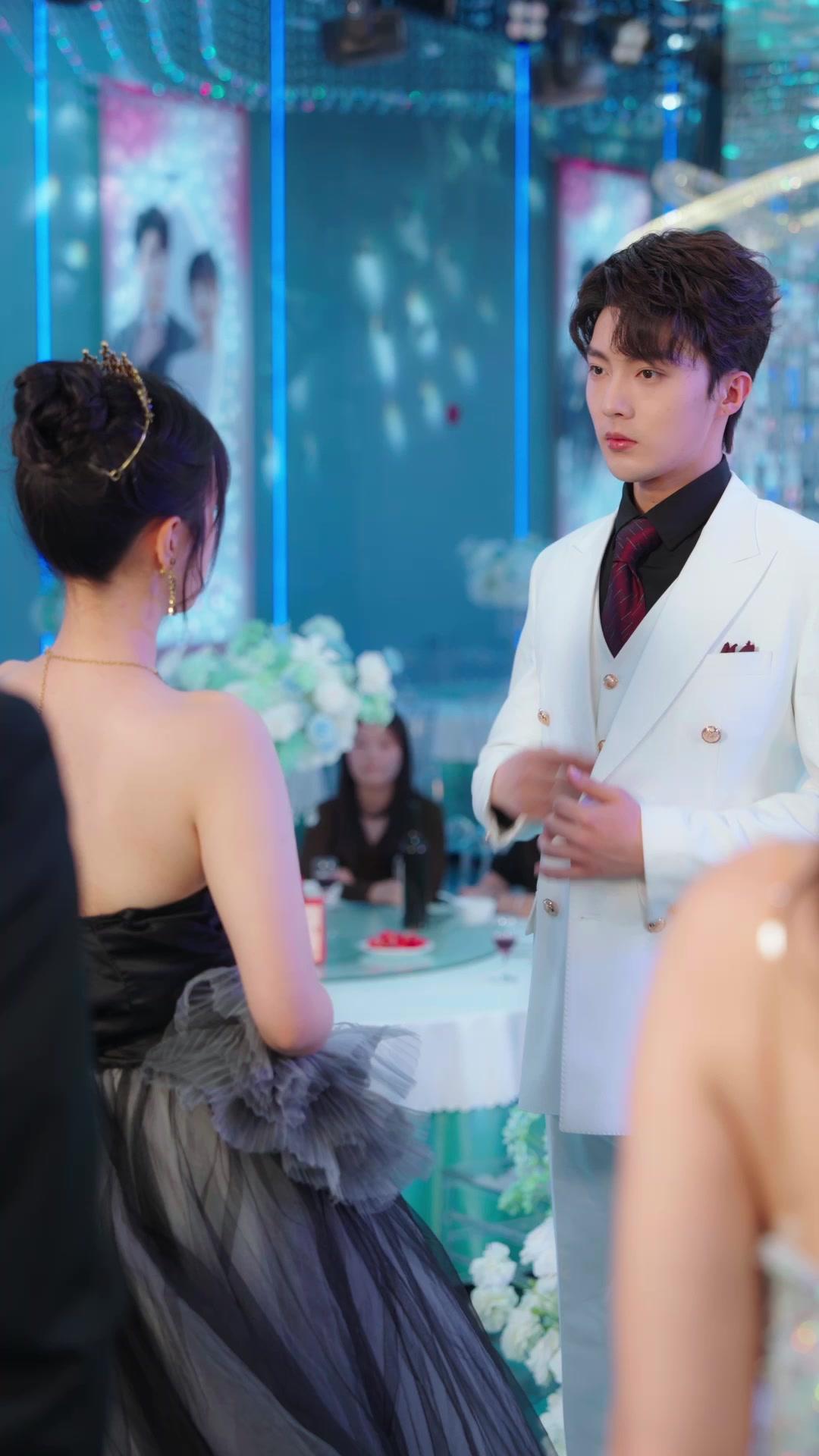 NOÉMIE, SA PRINCESSE VOLÉE