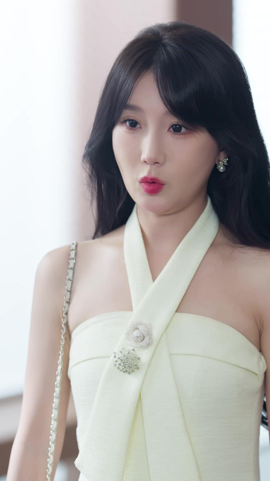 Spegne il Fuoco, Ma Brucia Me