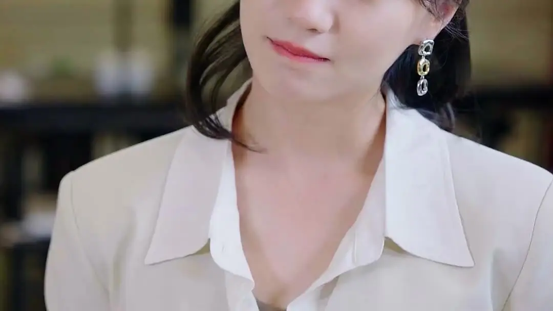 Oops! Turns Out My Husband Is a Billionaire: When Pearls Drop and Masks Slip