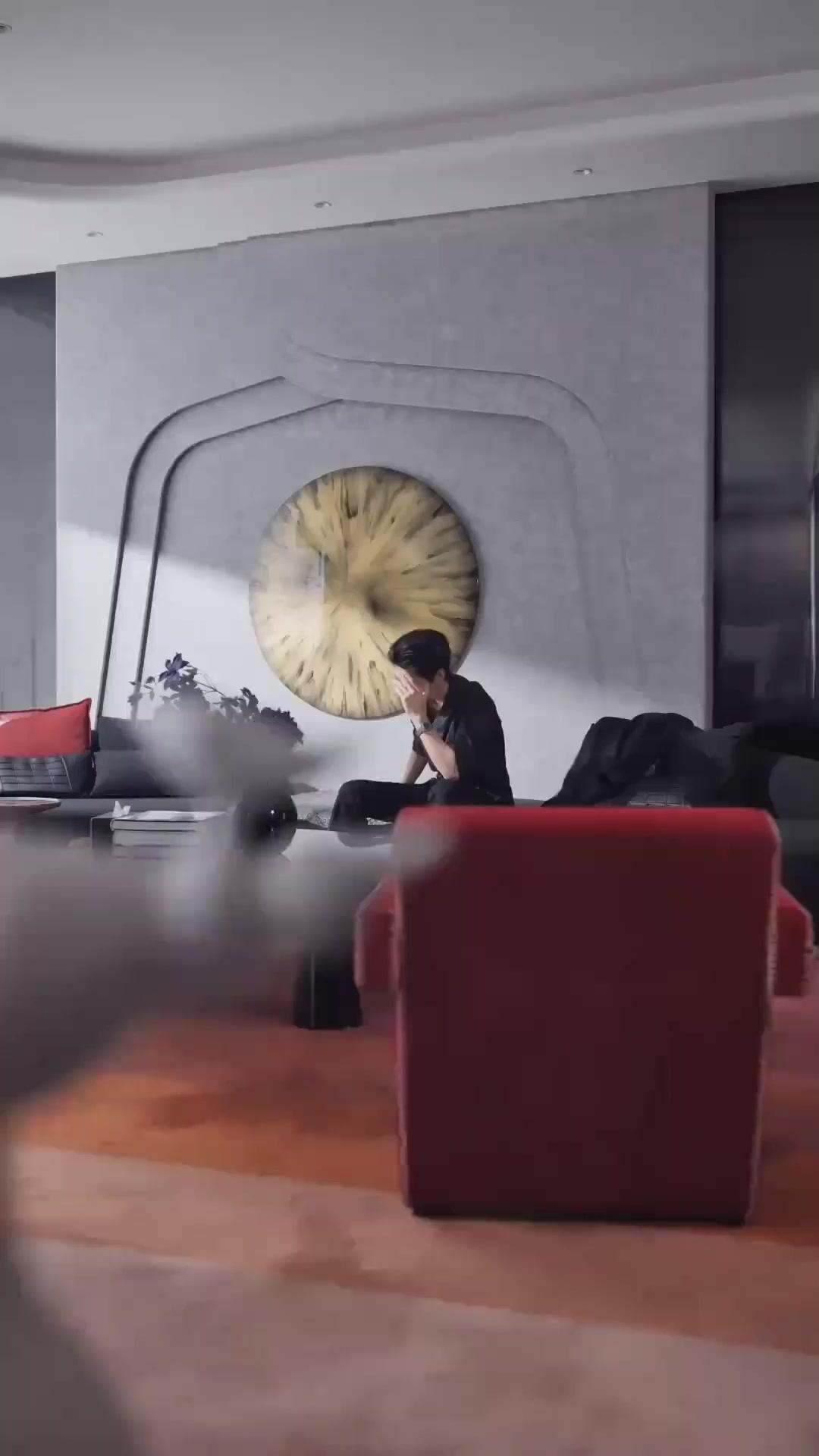 Marido com Personalidade Dupla: Chefe Dominante ou Yandere