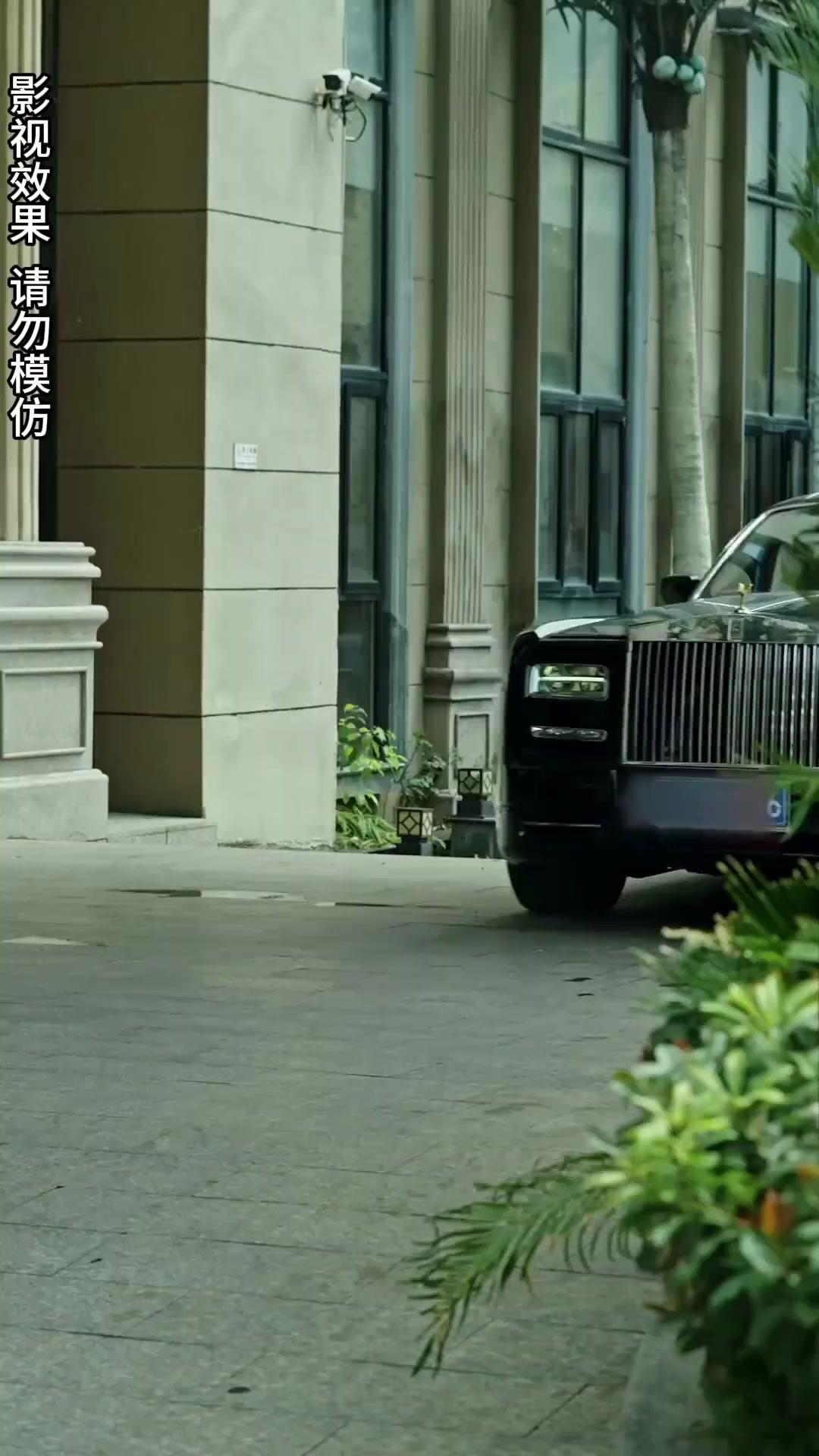 زواج مفاجئ مع وريث العائلة الغنية