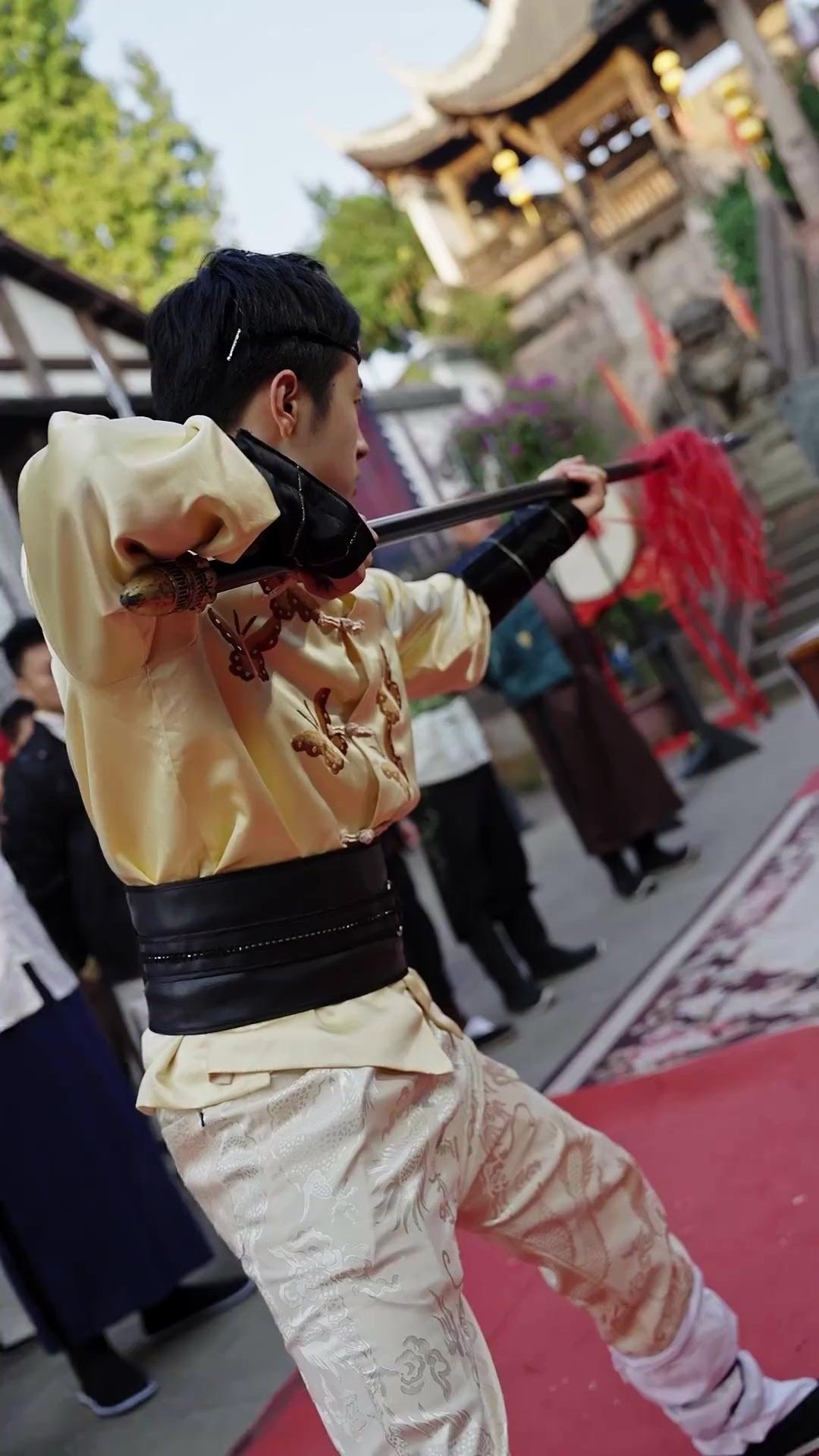 敢叫山河換新顏