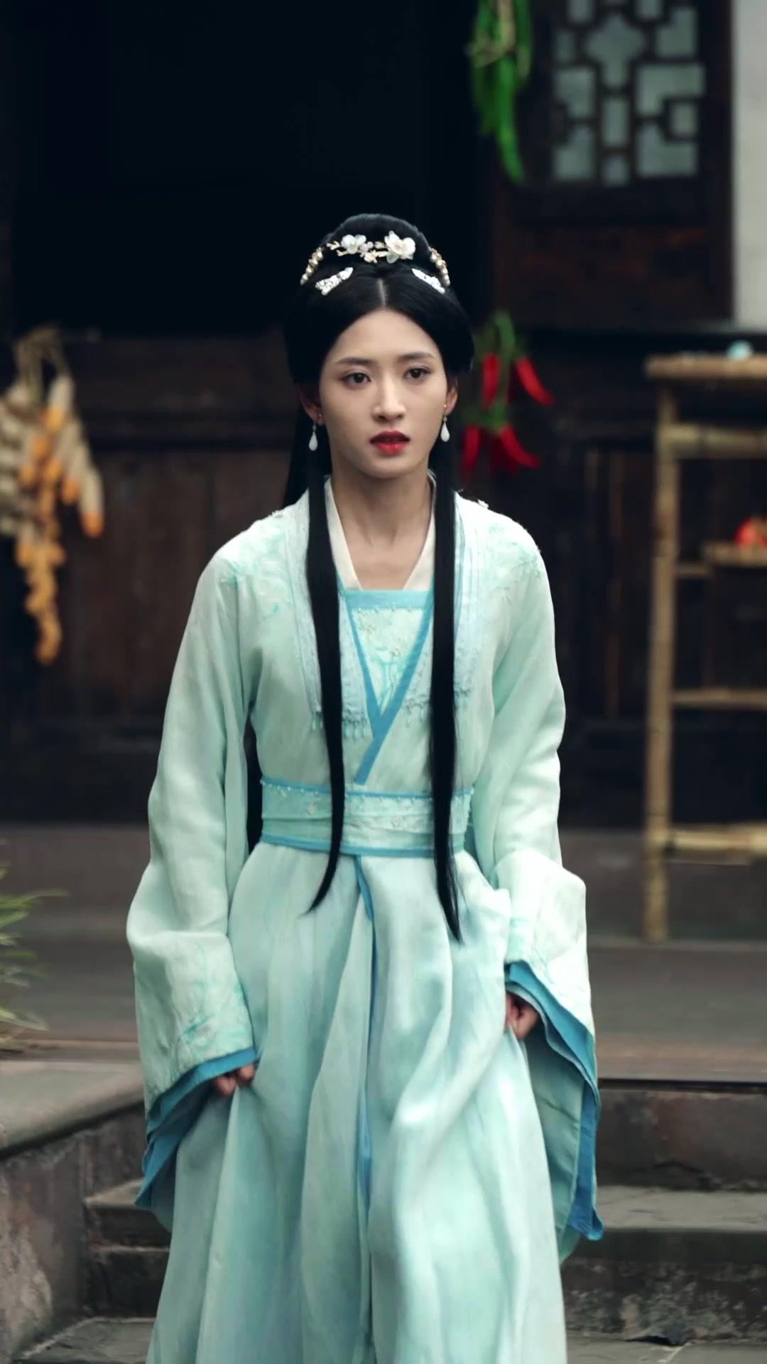 Kriegsheilige: Kronen aus Blut und Zeit