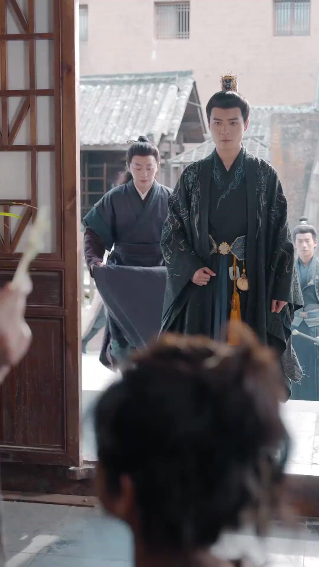 (مدبلج) حين تتساقط أزهار الكمثرى