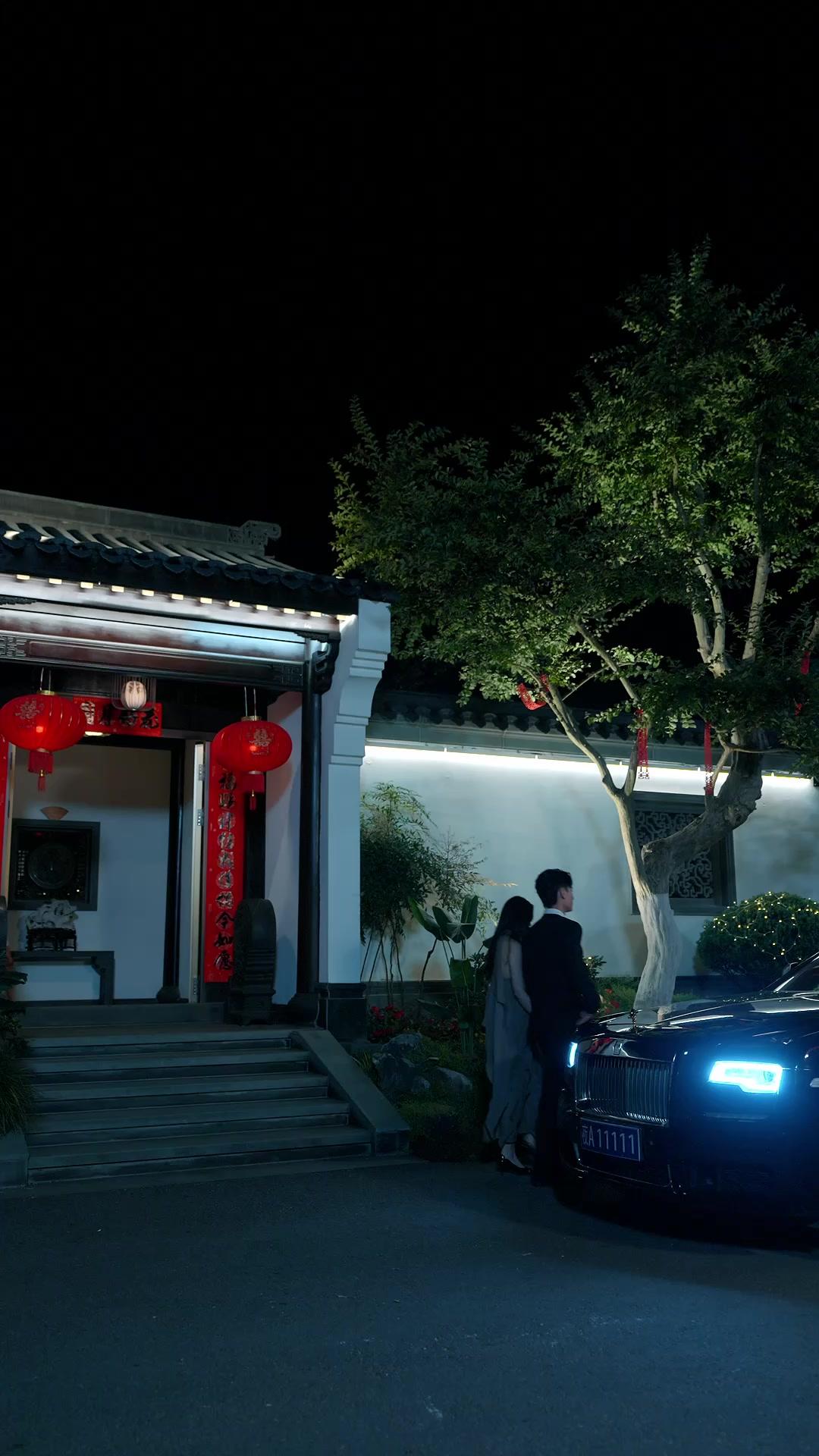 Gölgeler Senfonisinde Aşk