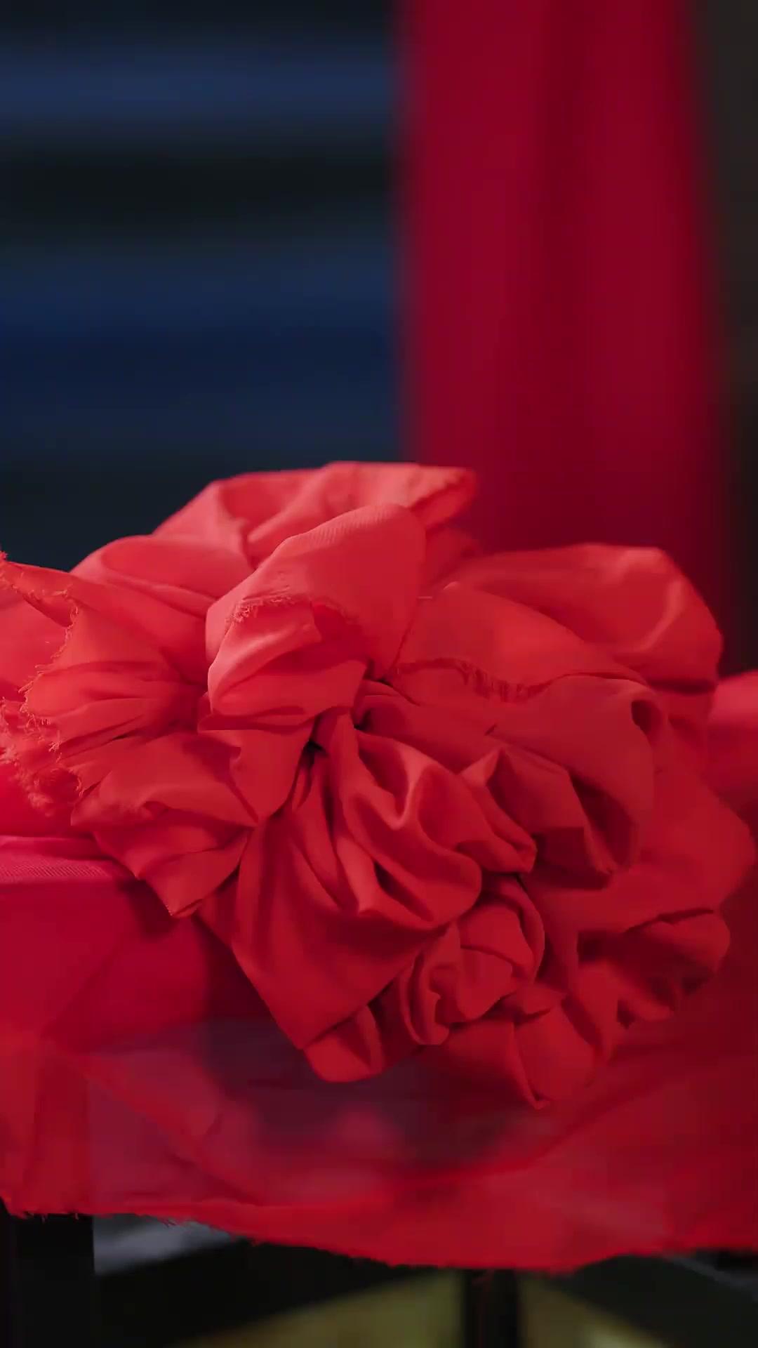 Hòa Thân Chốn Cạm Bẫy