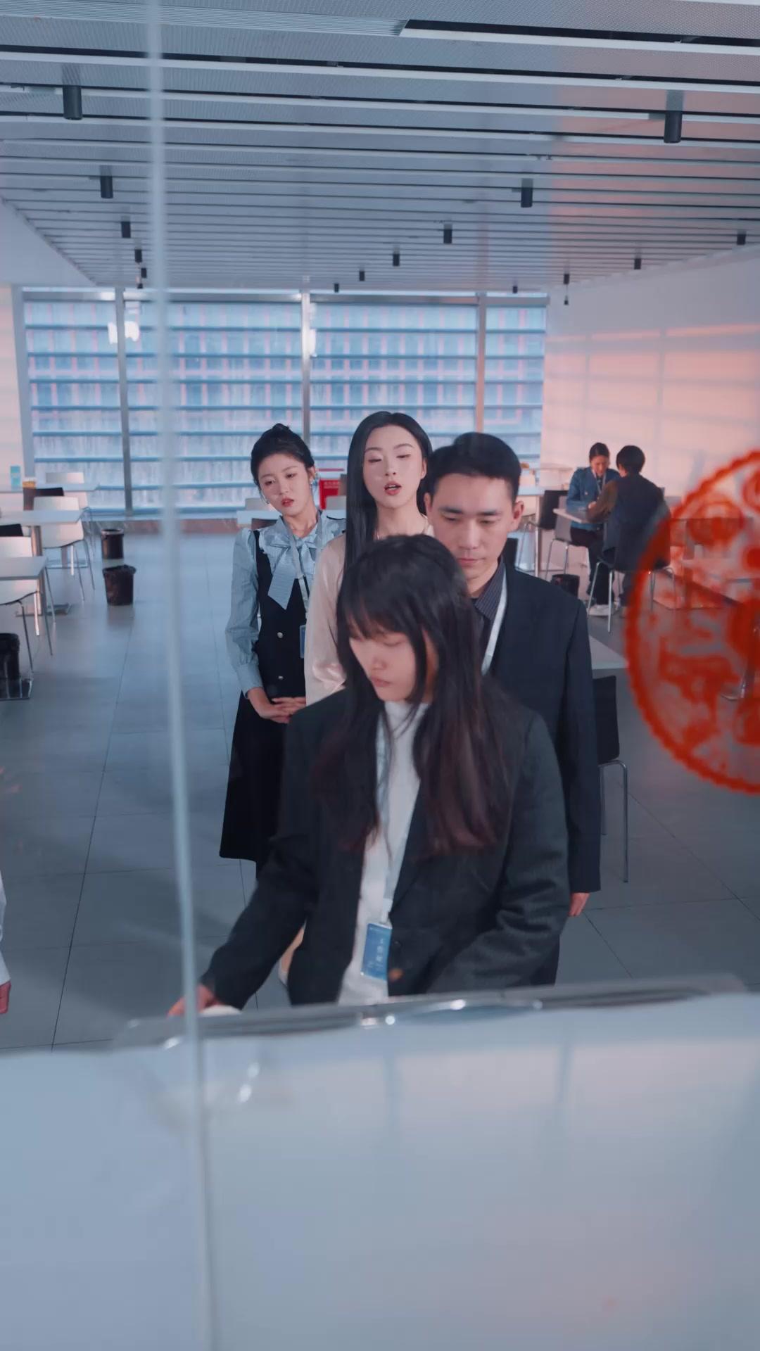 摸魚後我被上司盯上了