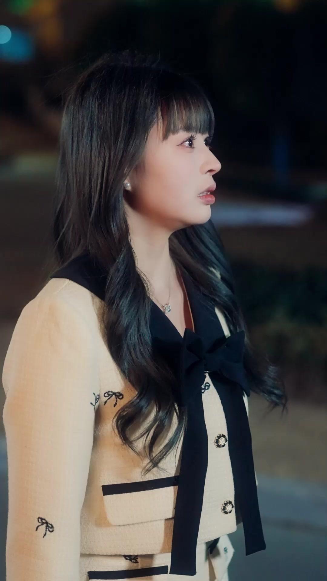 Air Mata di Balik Topeng Bisu