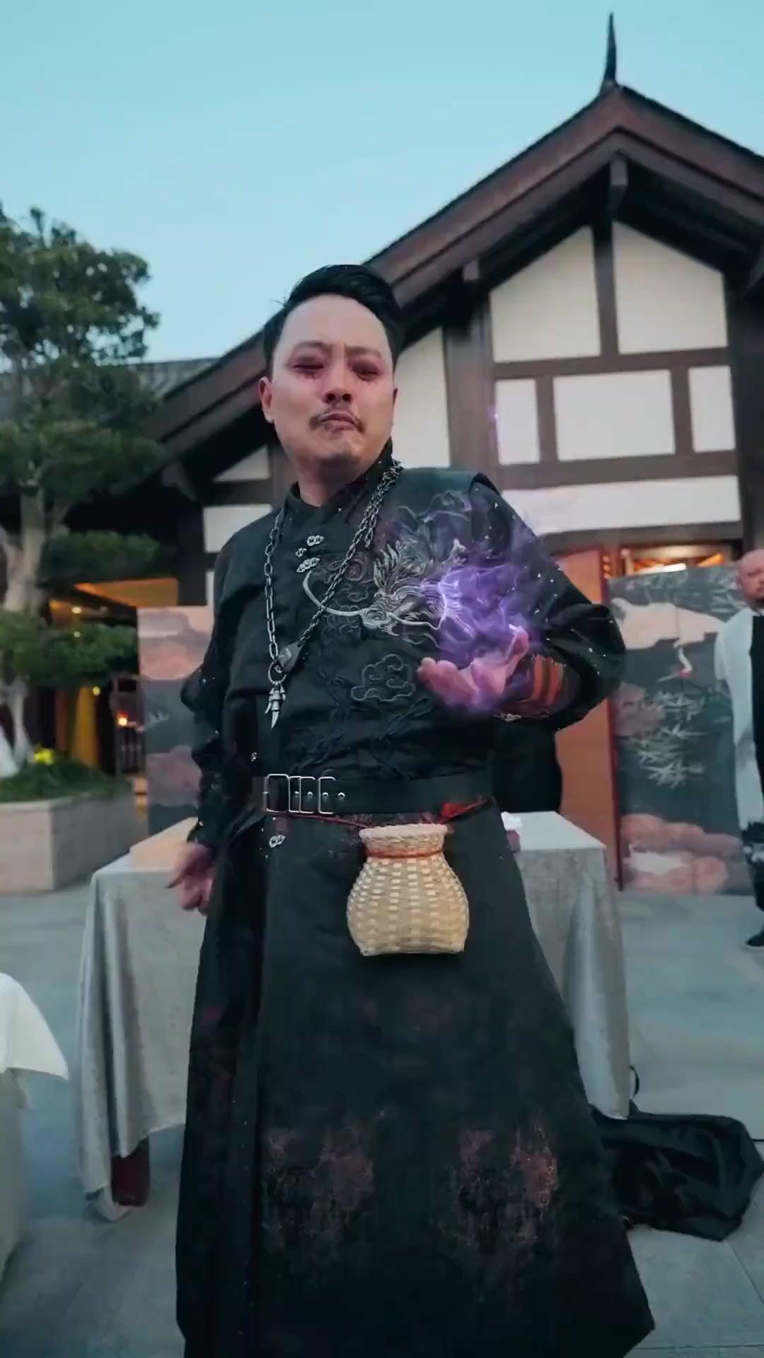 (Doblado)El Dios del Masaje Desaparecido