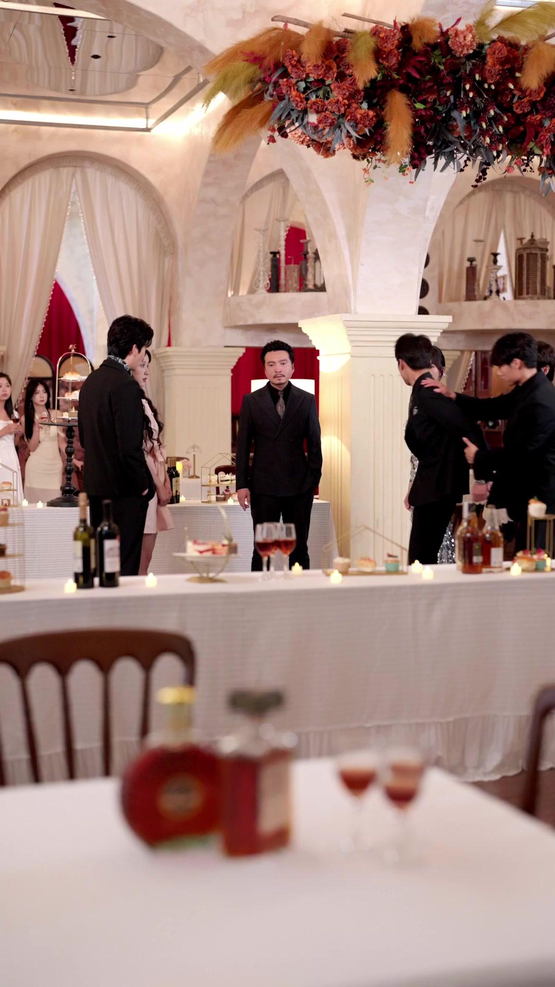 Skrip Di Tangan, Dunia Milikku