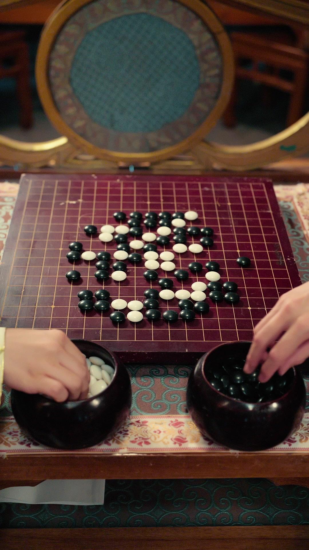 DE L'HÉRITIER AU MARQUIS