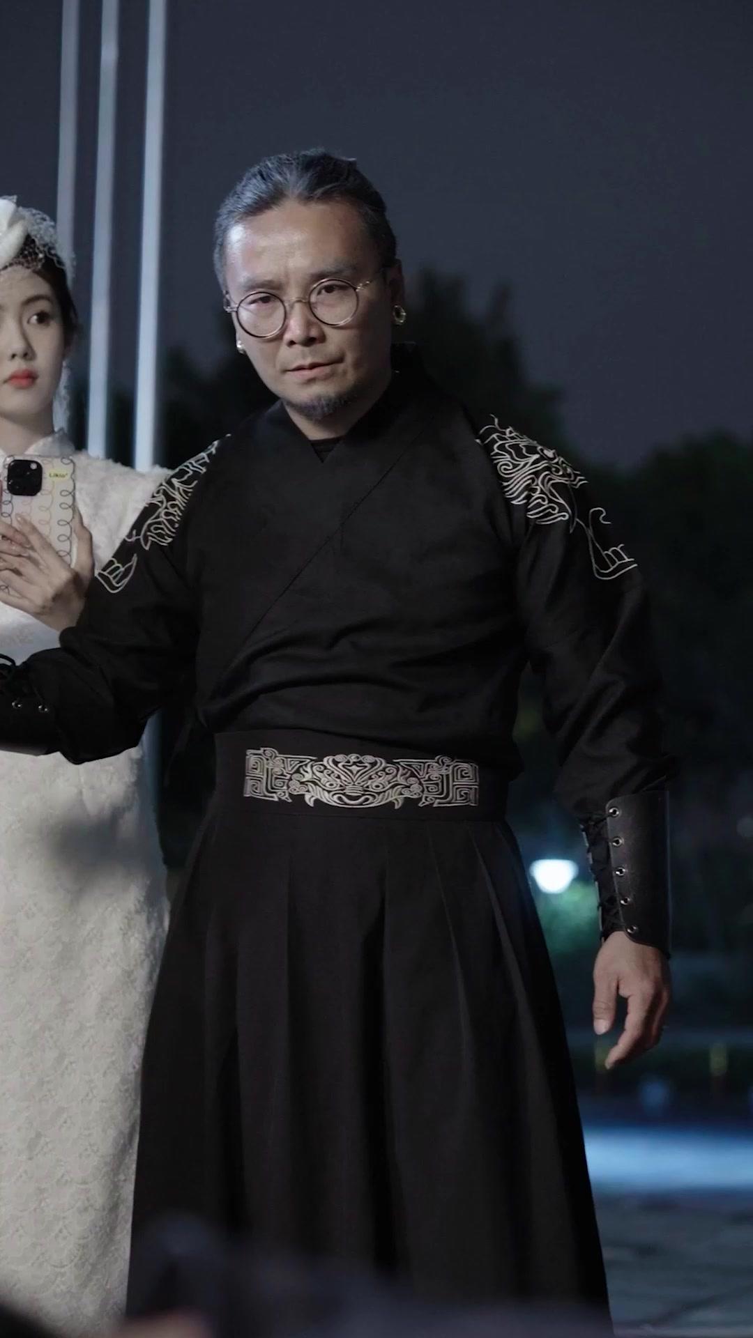  Satpam Yang Punya 3 Tunangan Cantik 