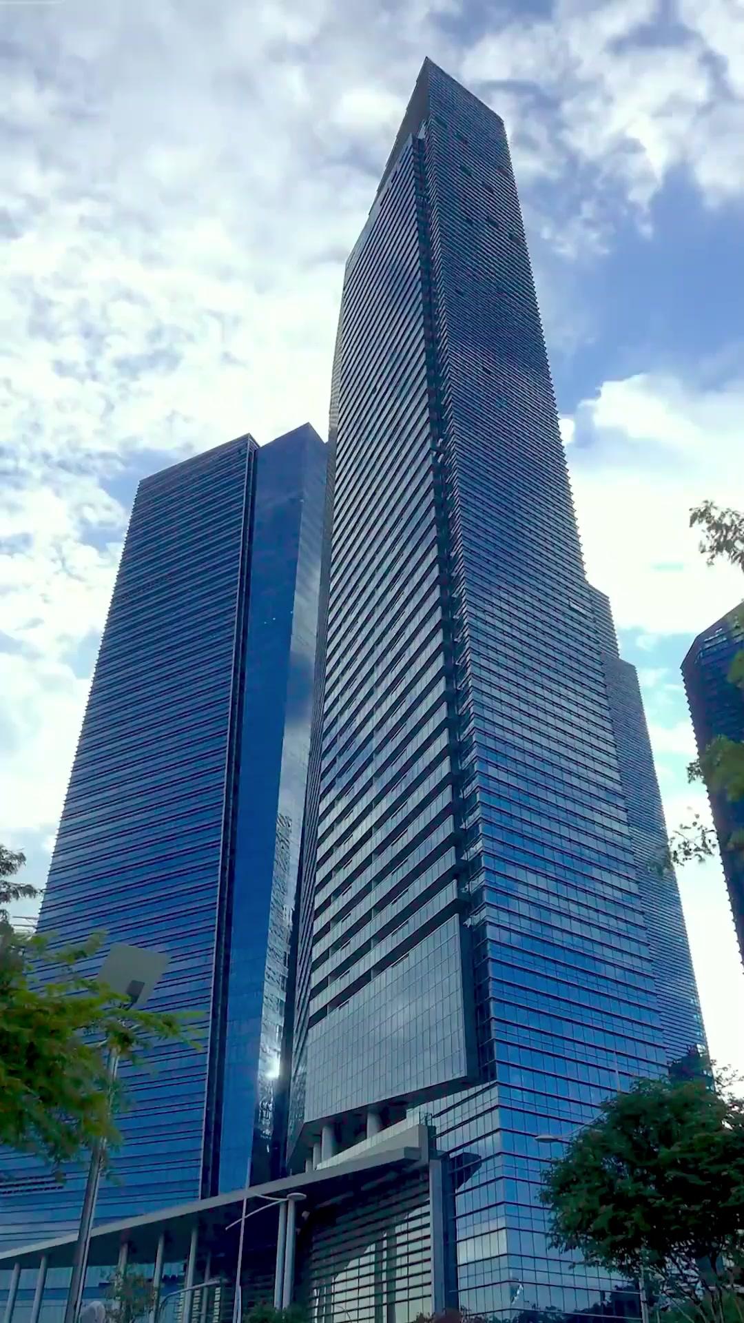 (Dublagem) A Herdeira Sheeran Retorna