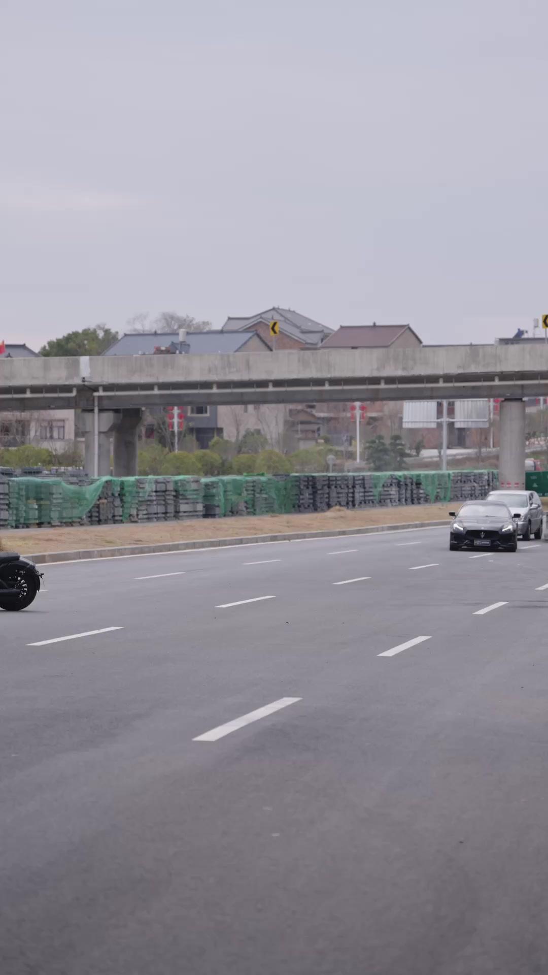 Mantan Dewa Perang: Diincar Wanita Cantik