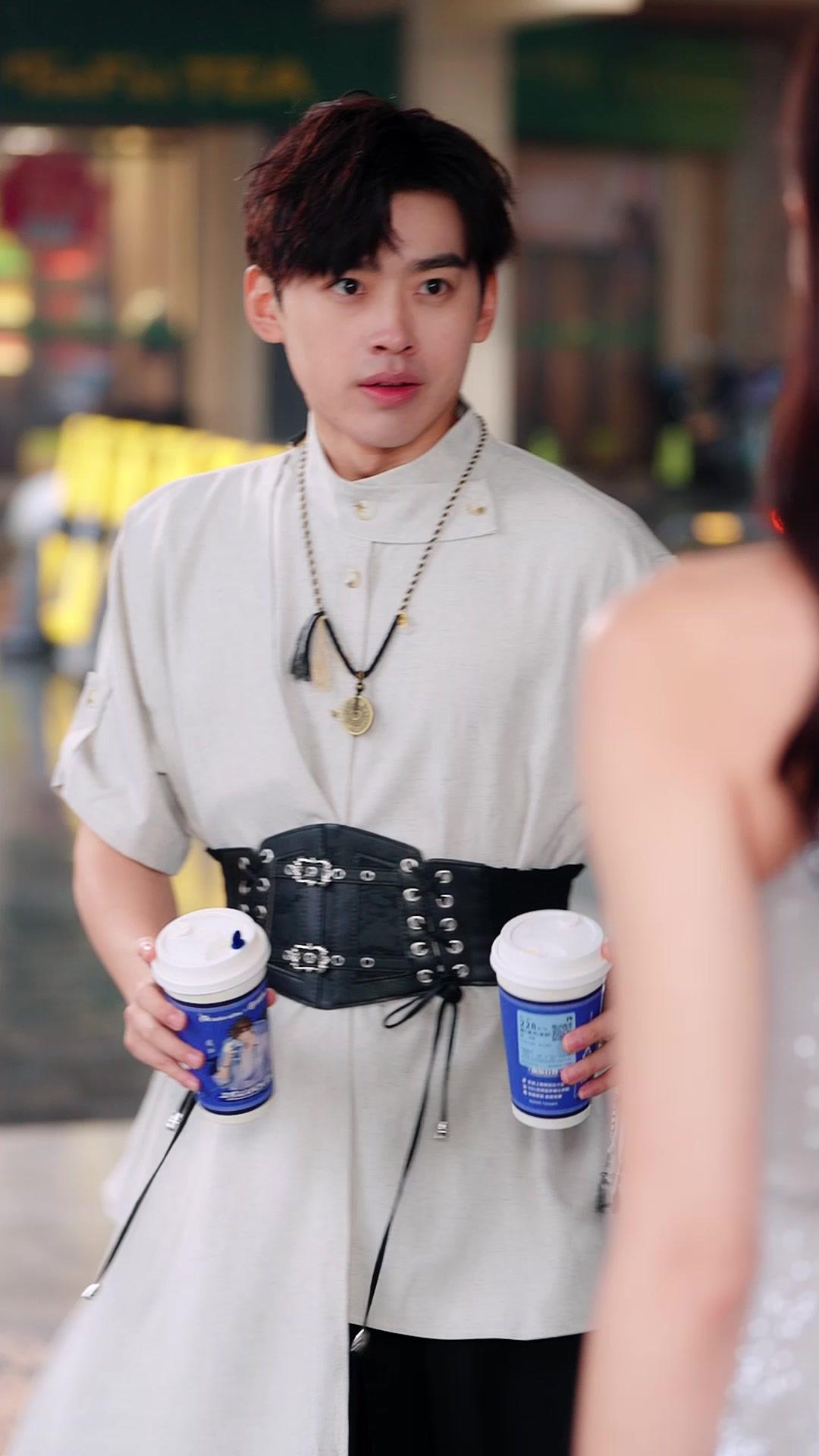 下山後，我靠天眼爆紅