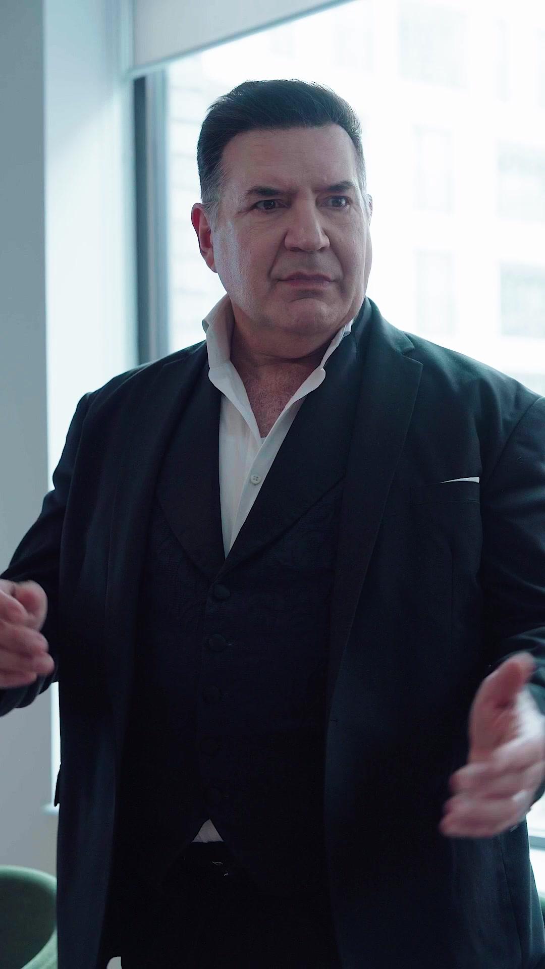 LE MILLIARDAIRE SOUS CONTRAT