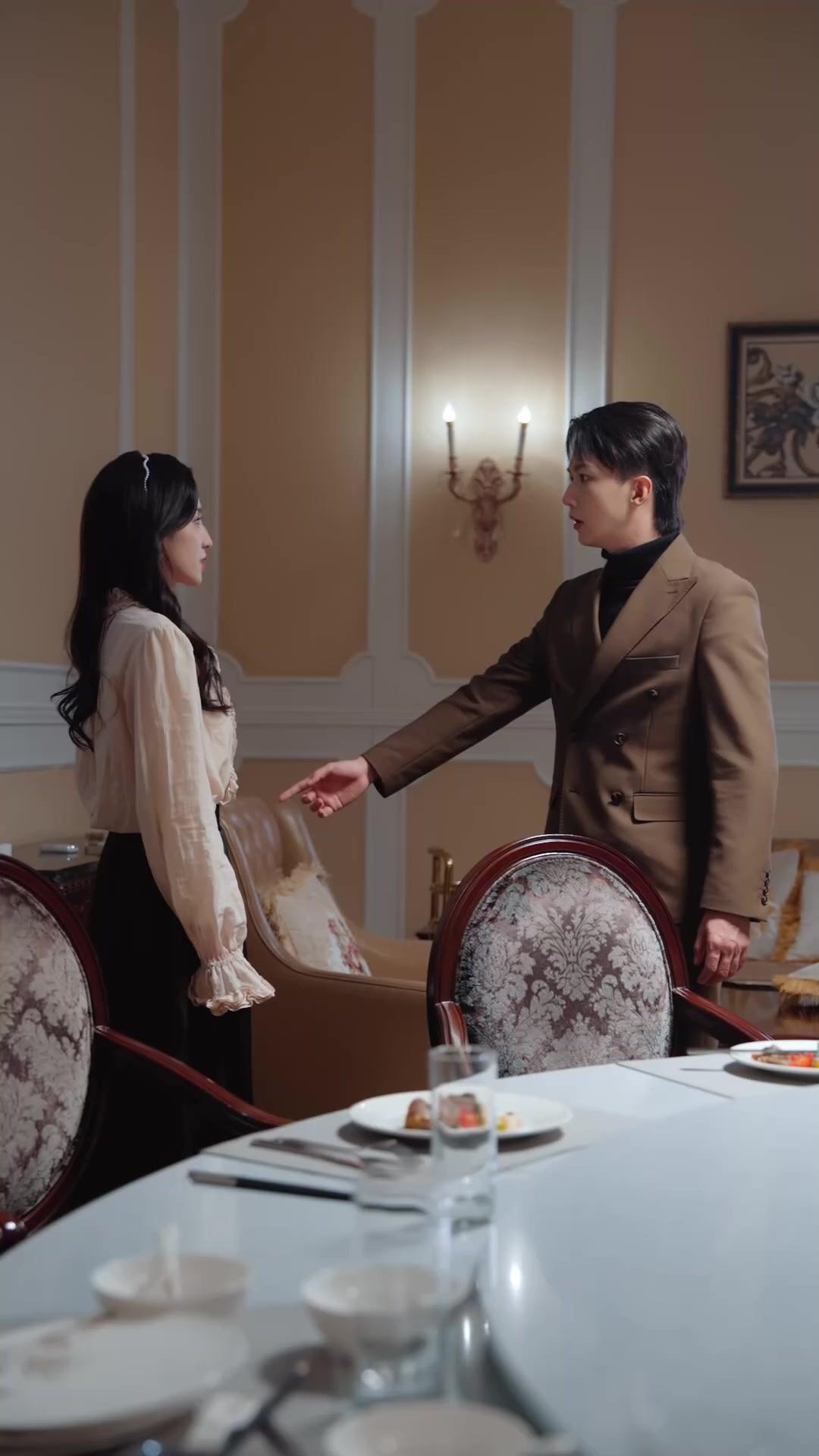 Pesta tunangan sendirian