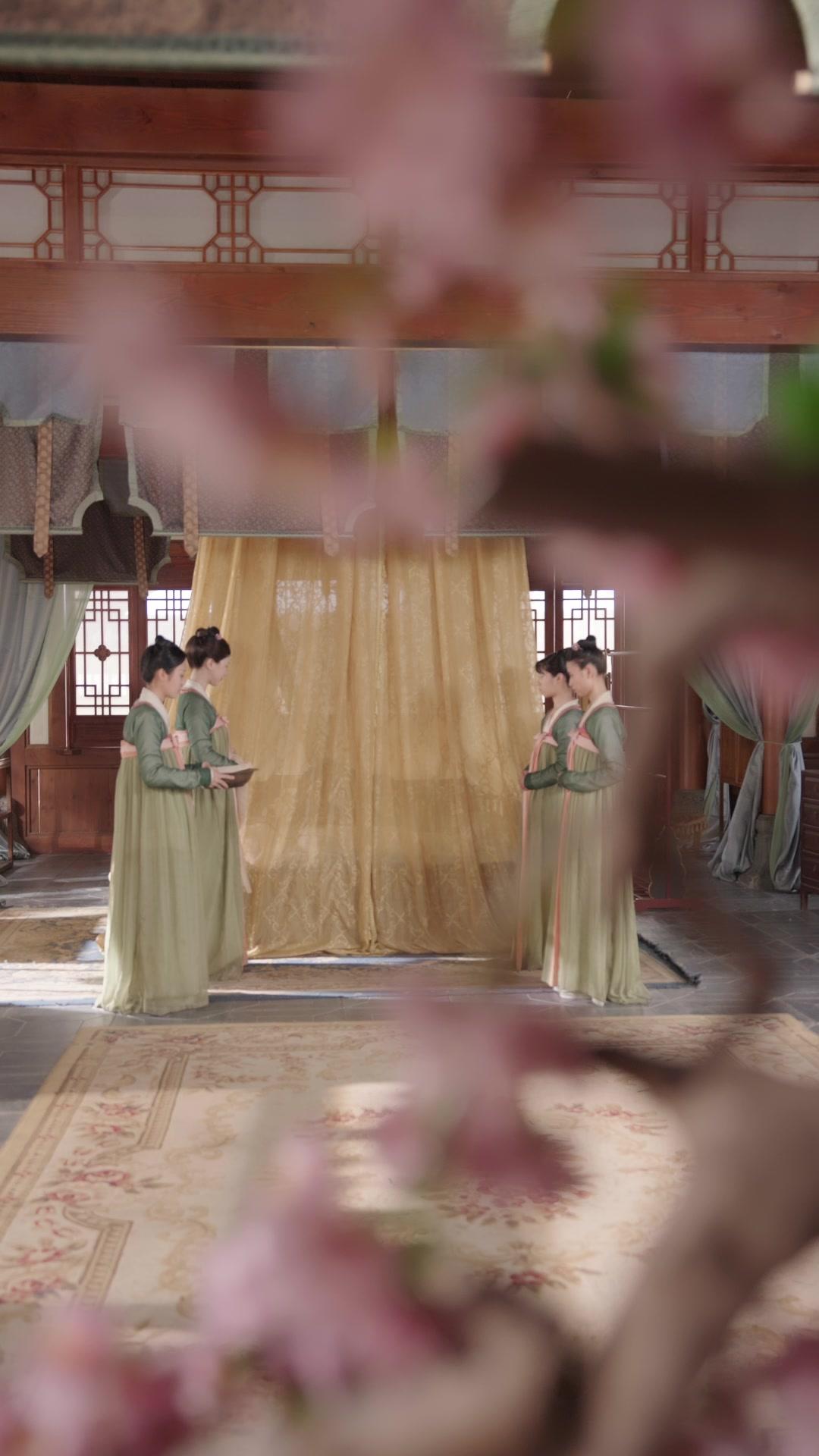 Bangkit Kembali, Menolak Jadi Istri Baik