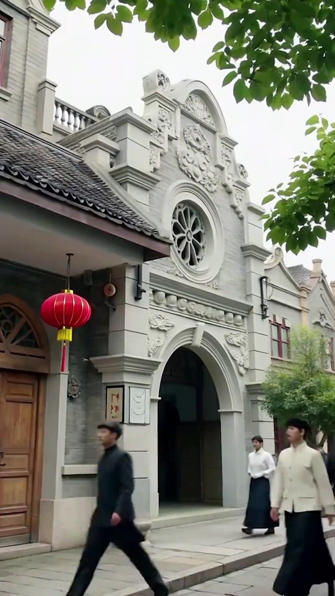 Alzo el filo del Este 