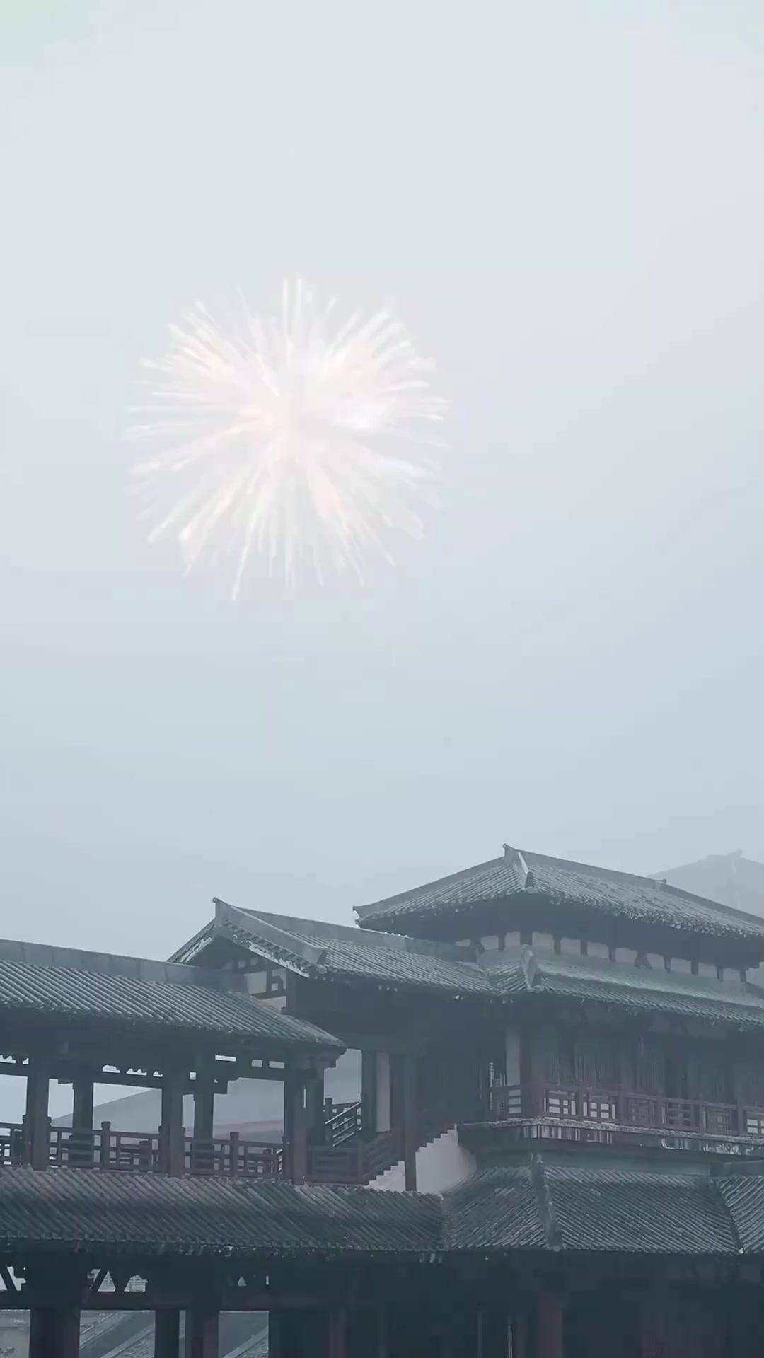 รักเร้นบนหมอนแห่งราชบัลลังก์