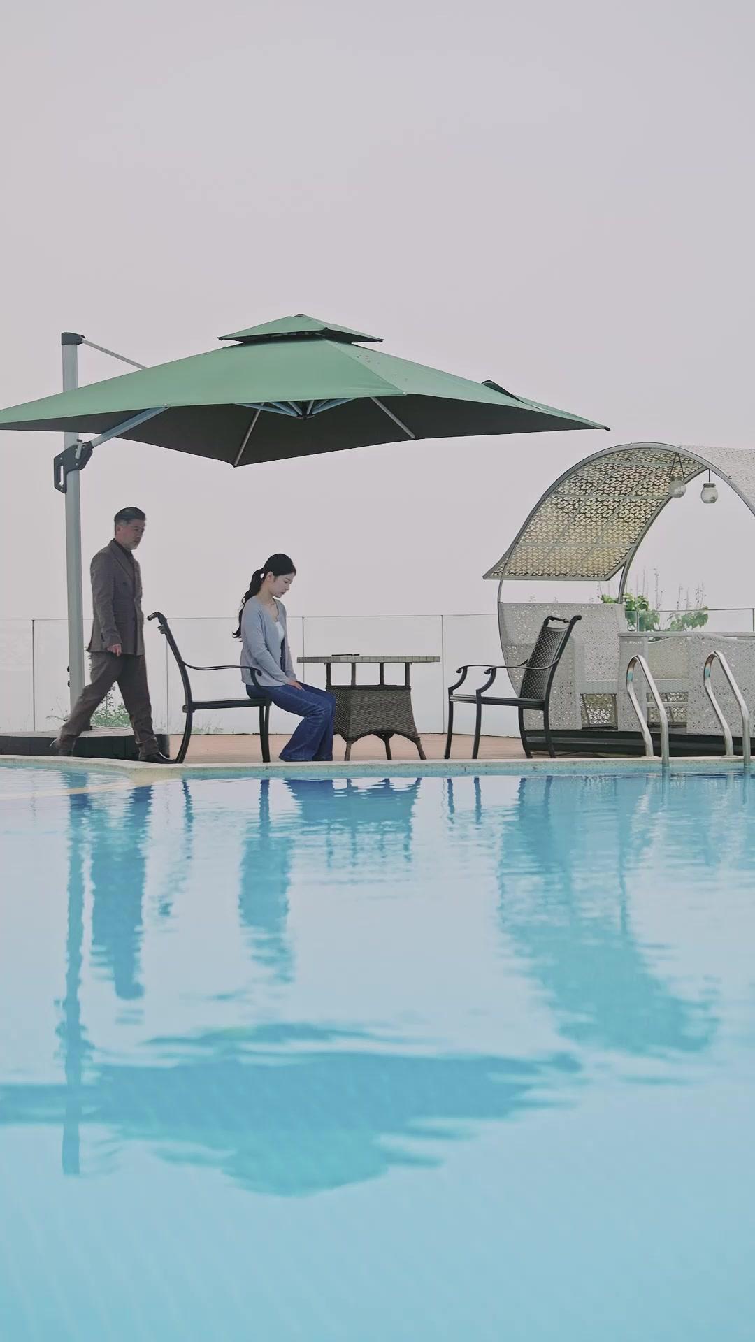 ZEHN JAHRE FALSCHER LIEBE