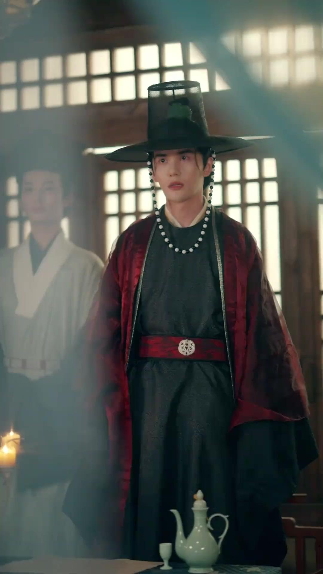 De la traición al trono