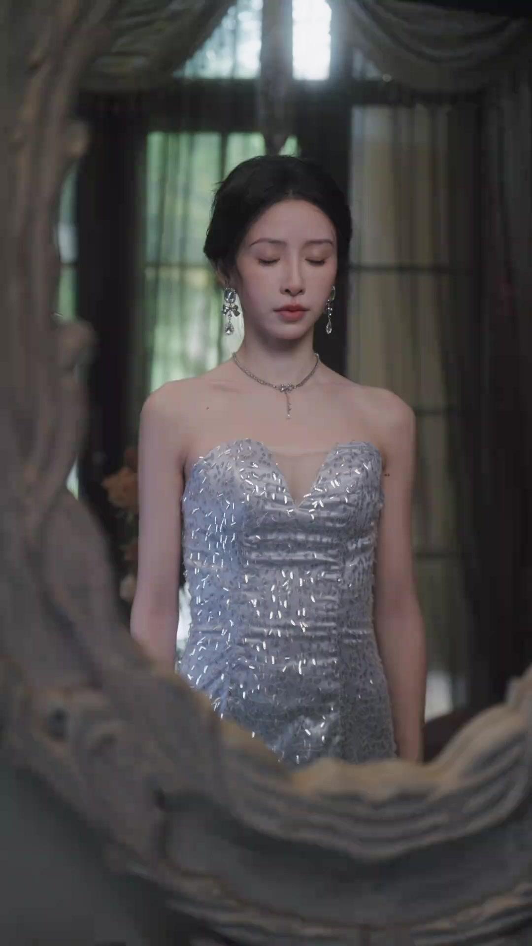 Bước Trong Sương Đêm