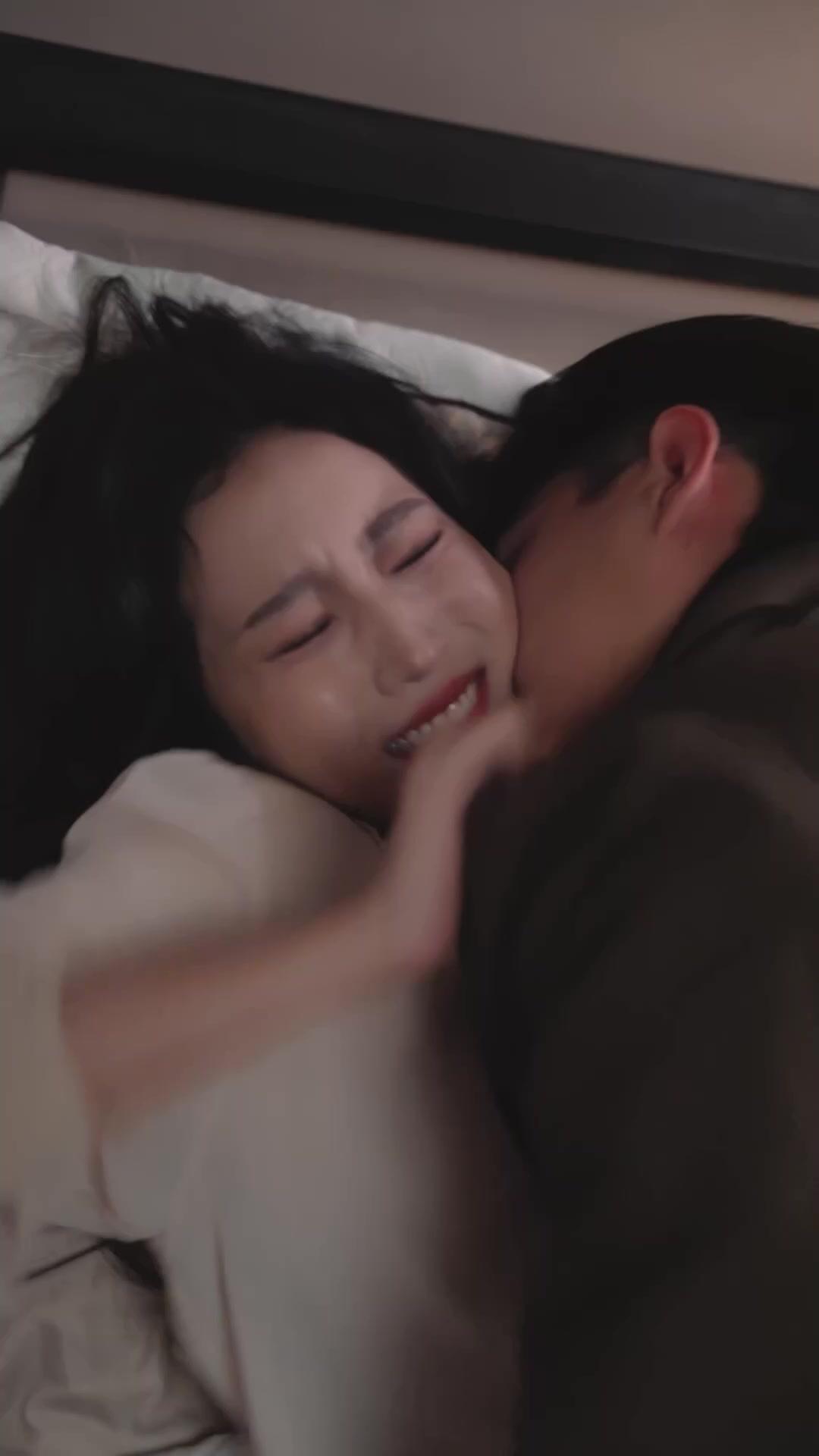 Pesta tunangan sendirian