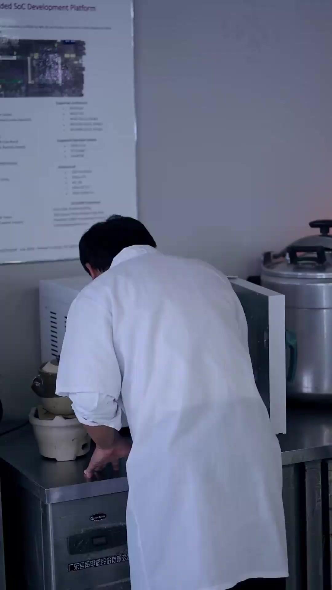 (Doblado) ¡Mi abuela es una niña!