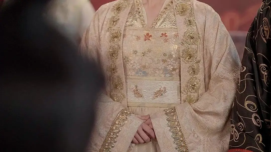 Shadow of the Throne: The Fan That Never Closes