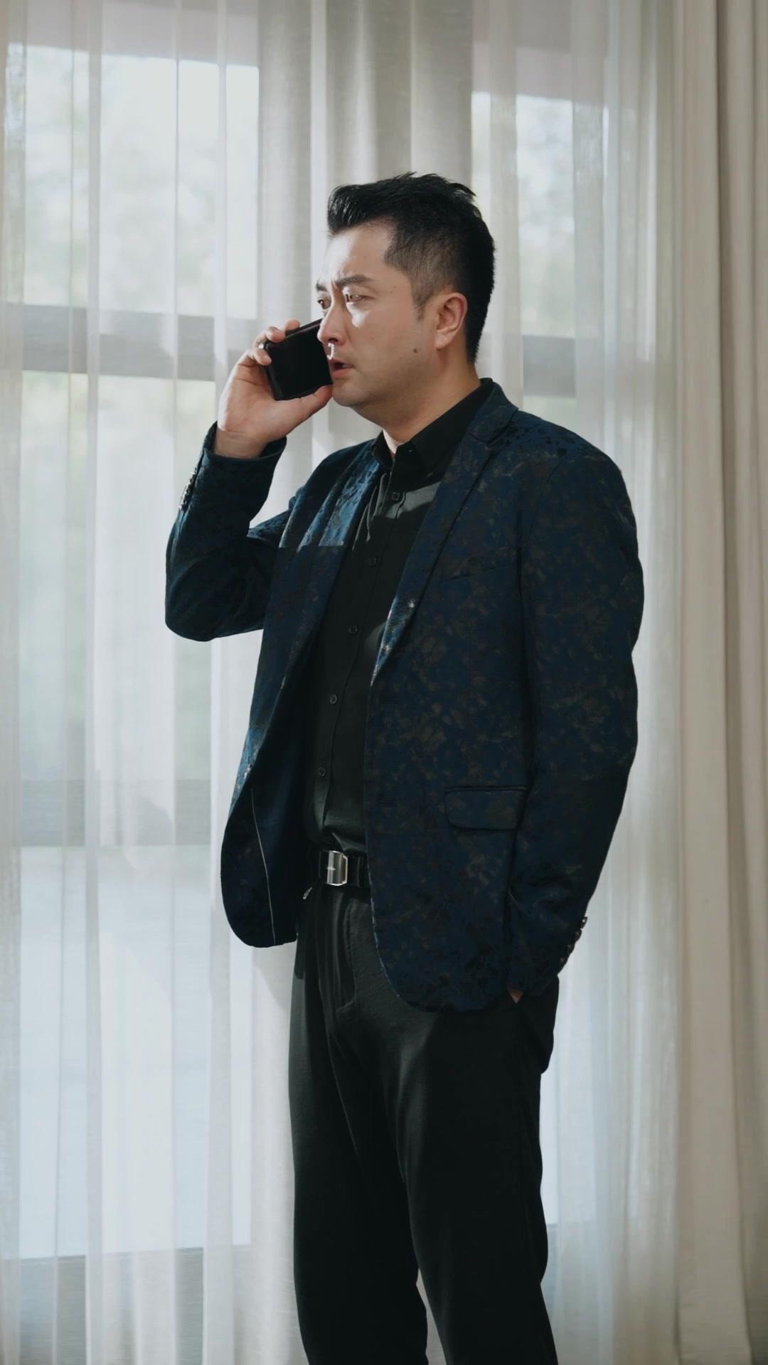 NE JOUEZ PAS AVEC ELLE !