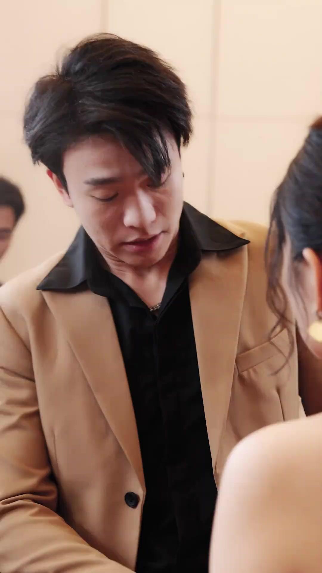 The CEO’s Rebirth: Protecting His True Heir