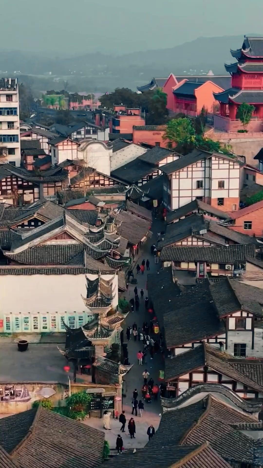 적막을 가르는 칼끝