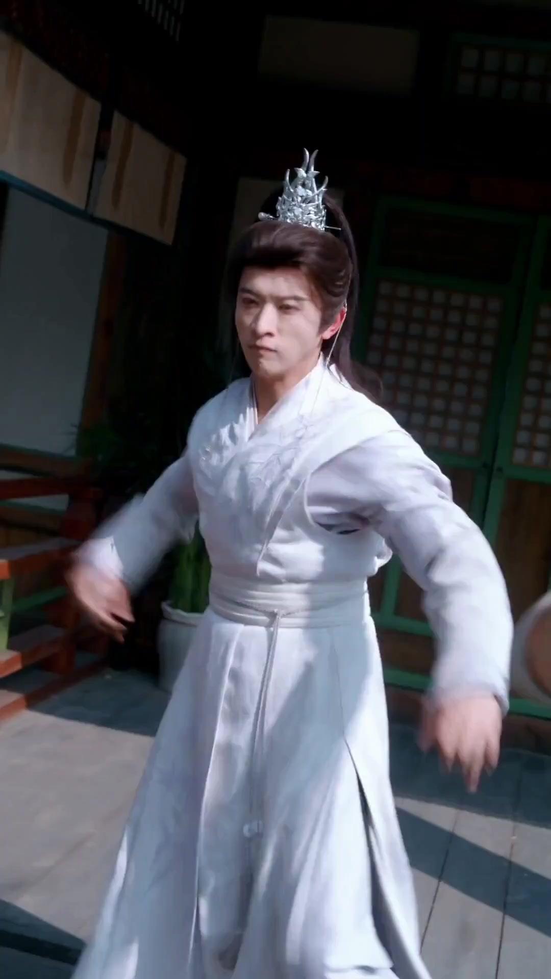 (Dublajlı) Masayı Deviren Adam