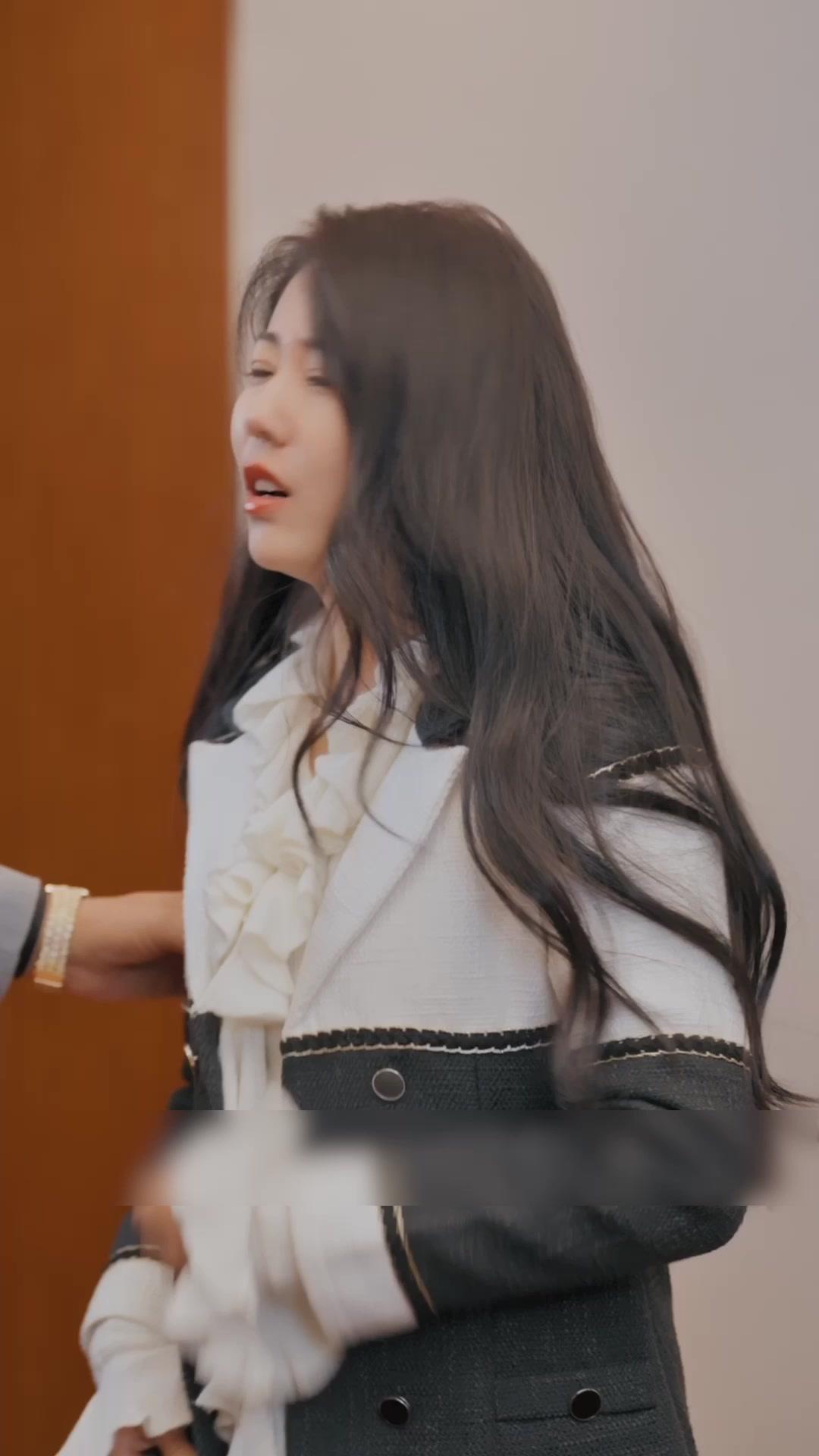 Istri Bos Bosan, Mulai Kerja Hari Ini