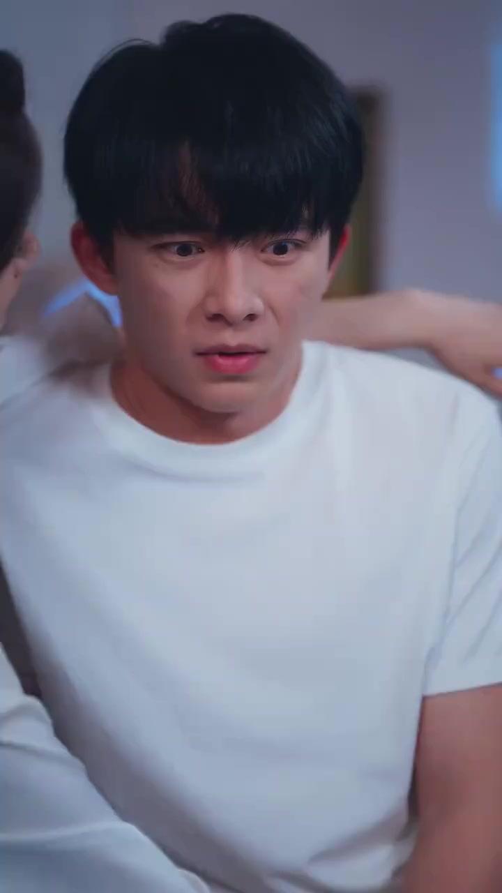 (Dublagem)O Herdeiro e Sua Deusa Apegada