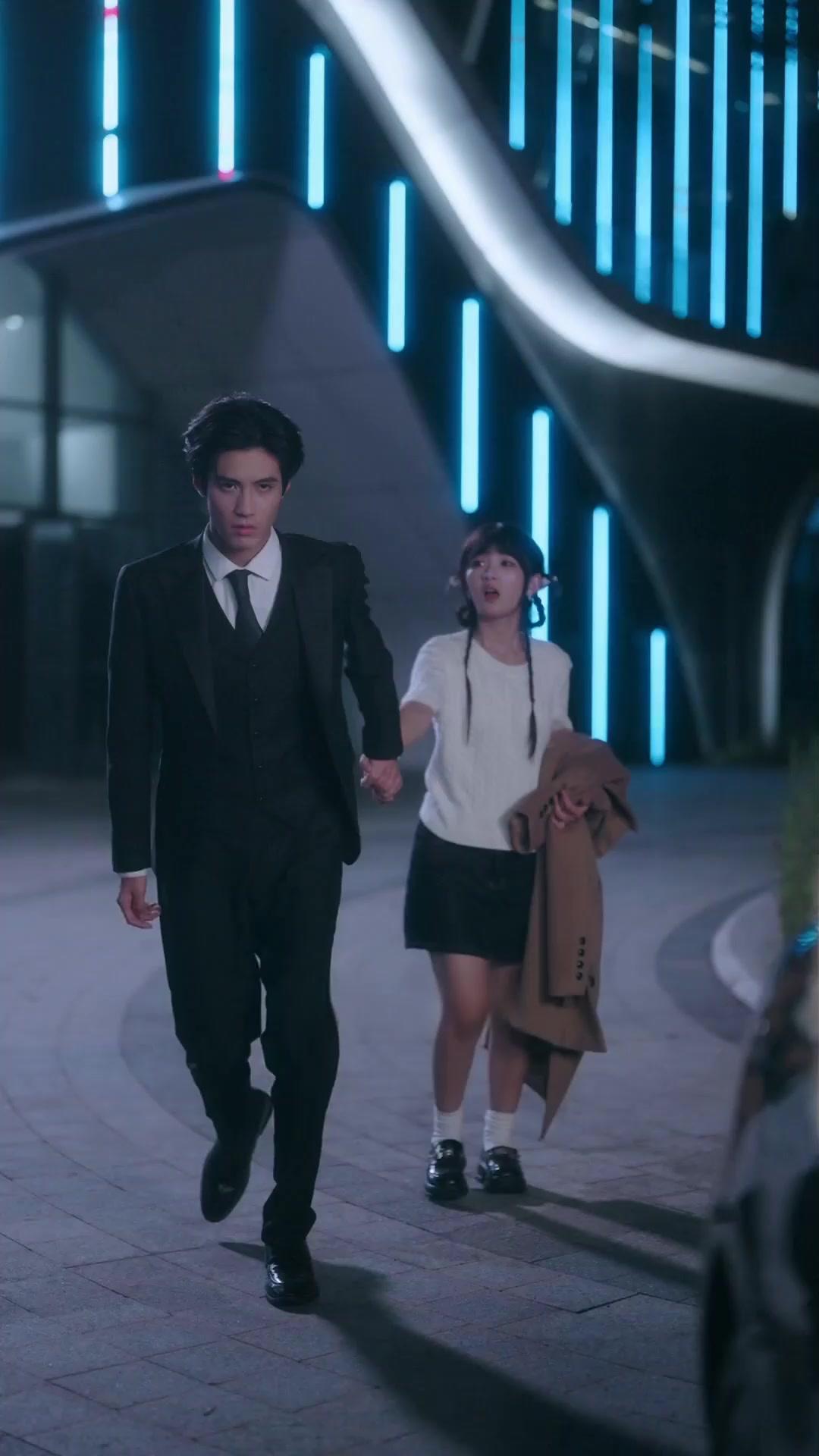 TRAQUÉES PAR L'AMOUR