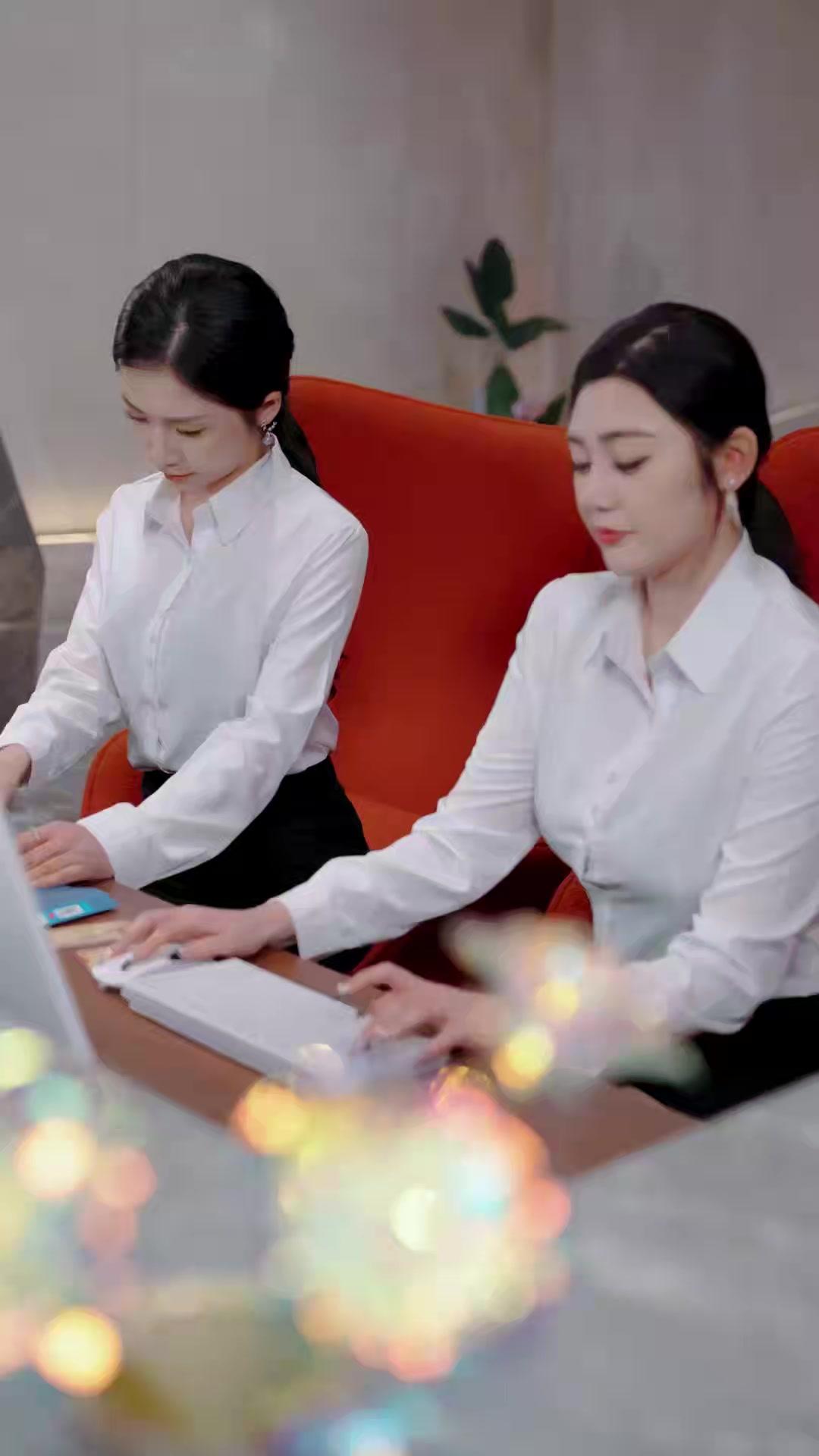 监控里的第三人