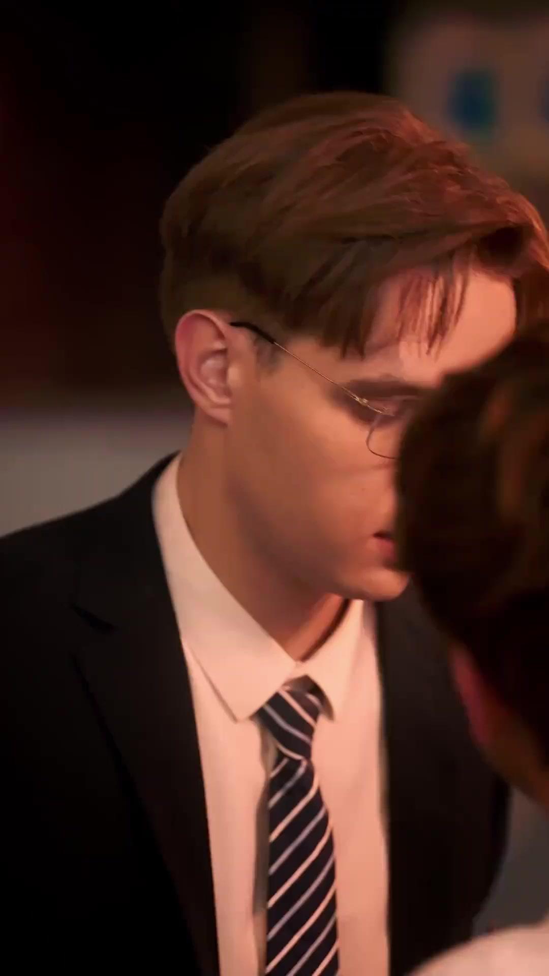 โกลเดนเฟเธอร์: เกมล่ารัก