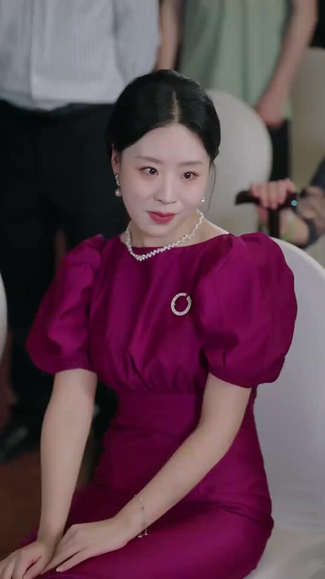 (Doblado) ¡Mi abuela es una niña!