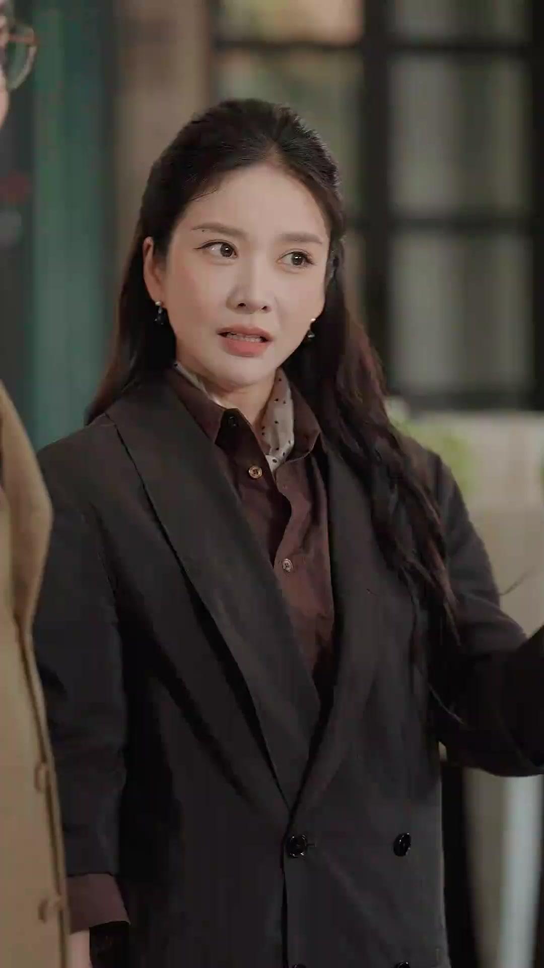 (Dubbing) Daun Gugur, Akar Keadilan