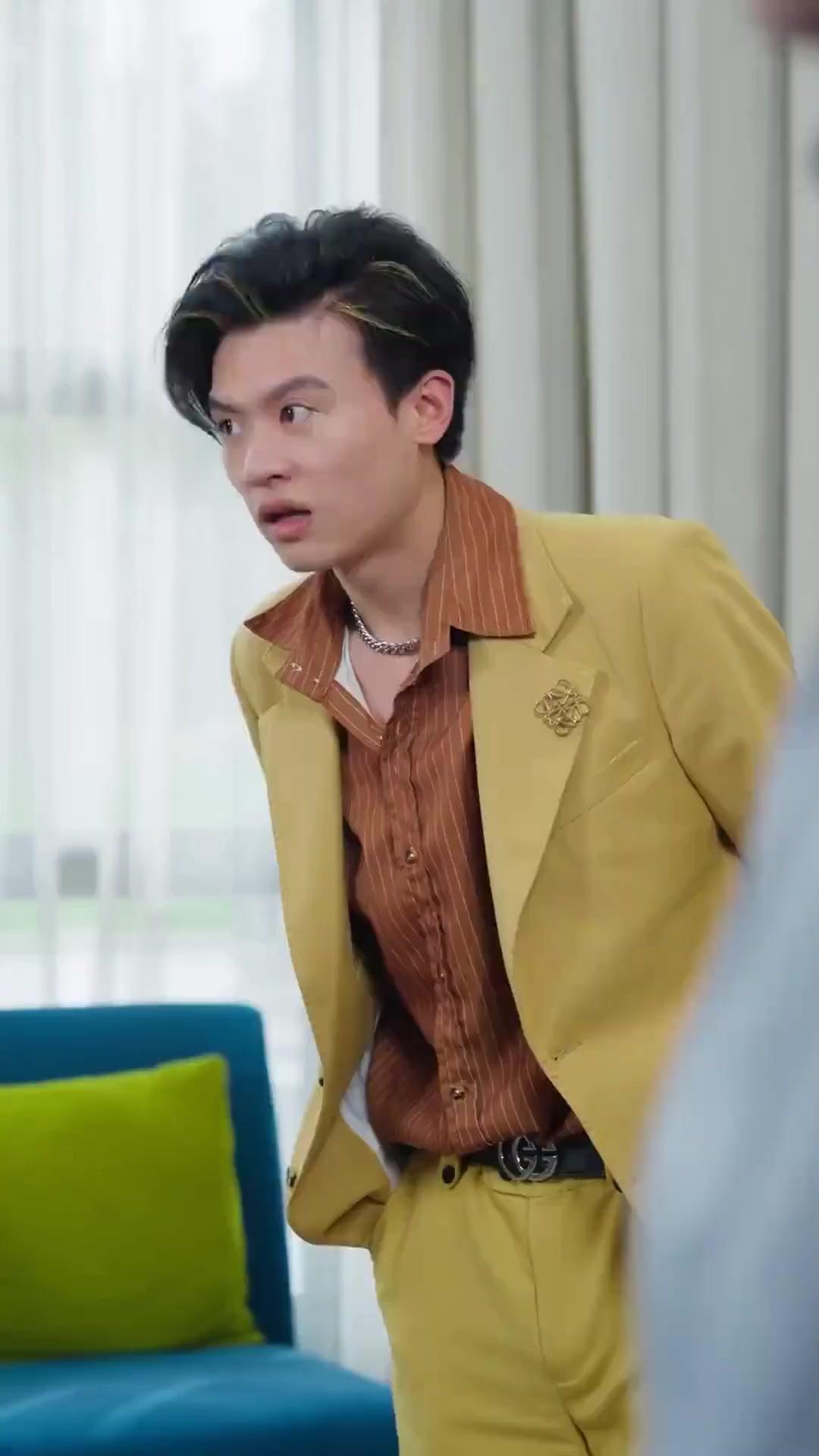 (Doblado) Reina chiquita del tenis de mesa