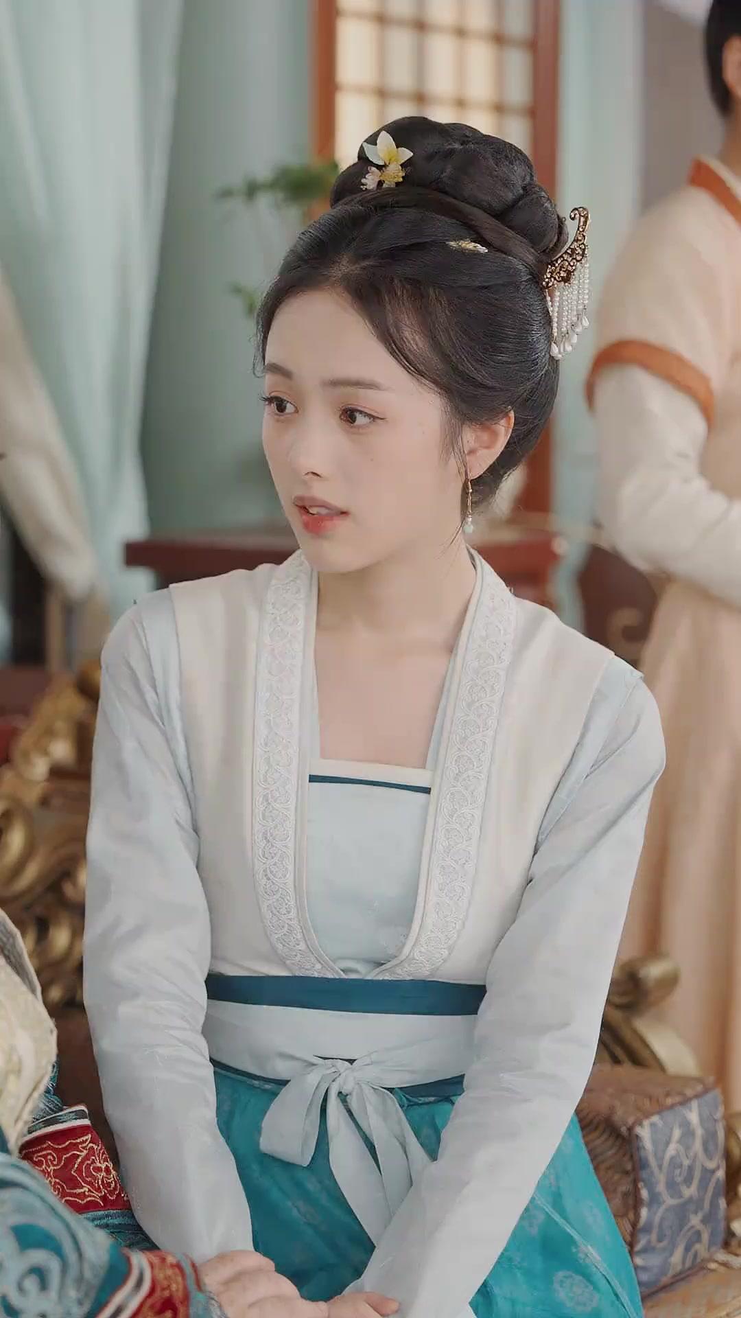 Your Majesty… I’m Just a Courtesan!