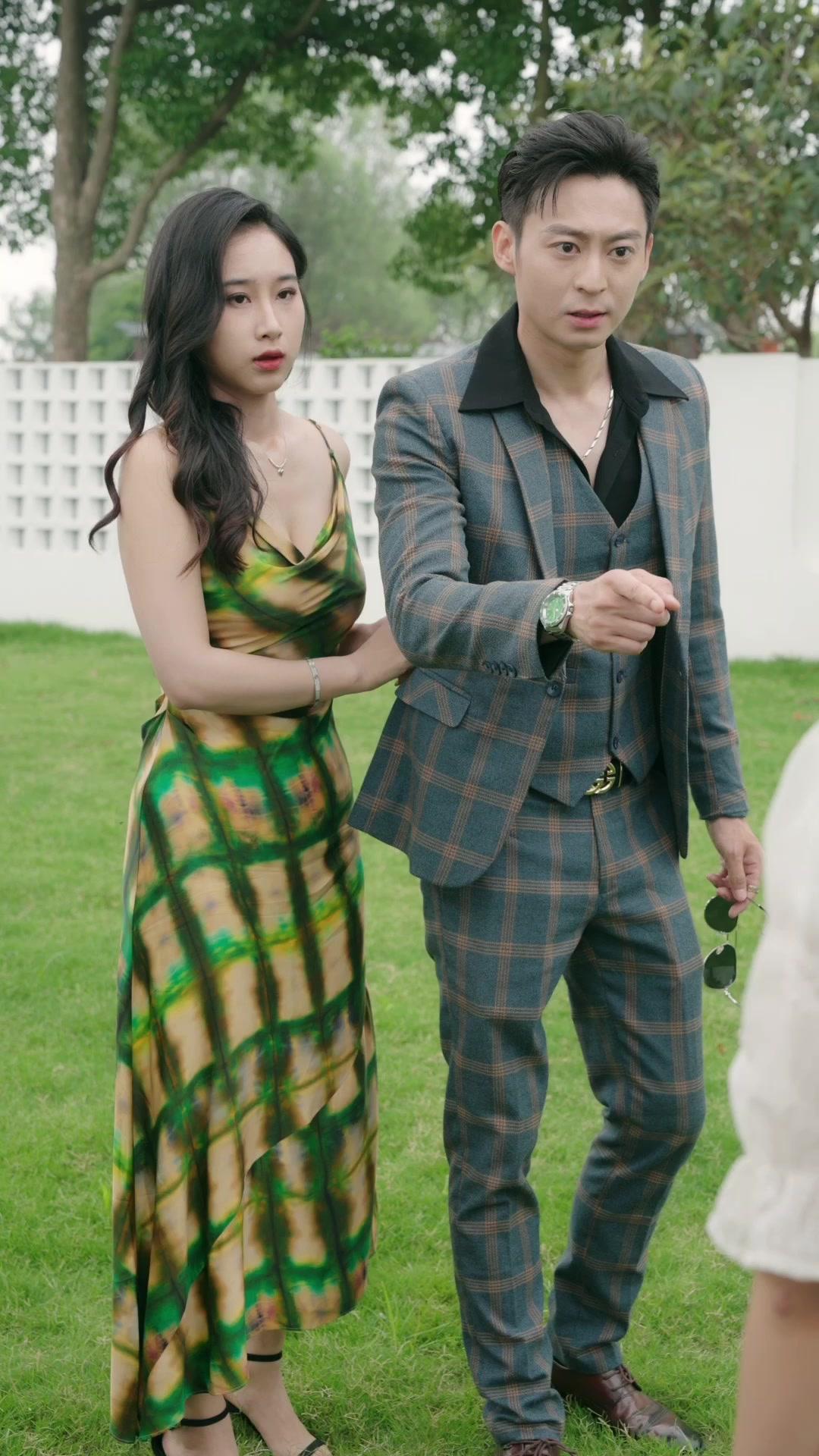 Bye, Scum Ex! Hi, Rich Life!