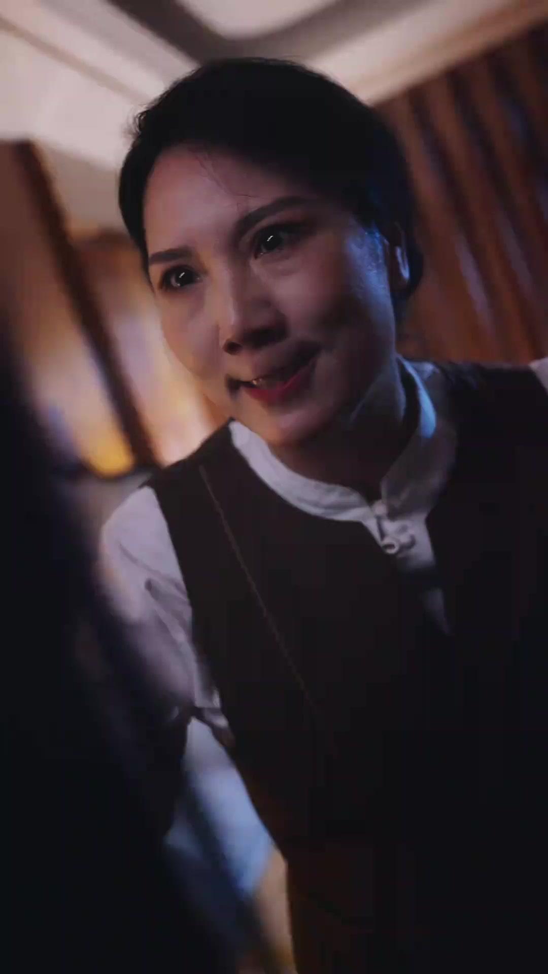 (Doblado) Hija falsa actúa, pero soy loca