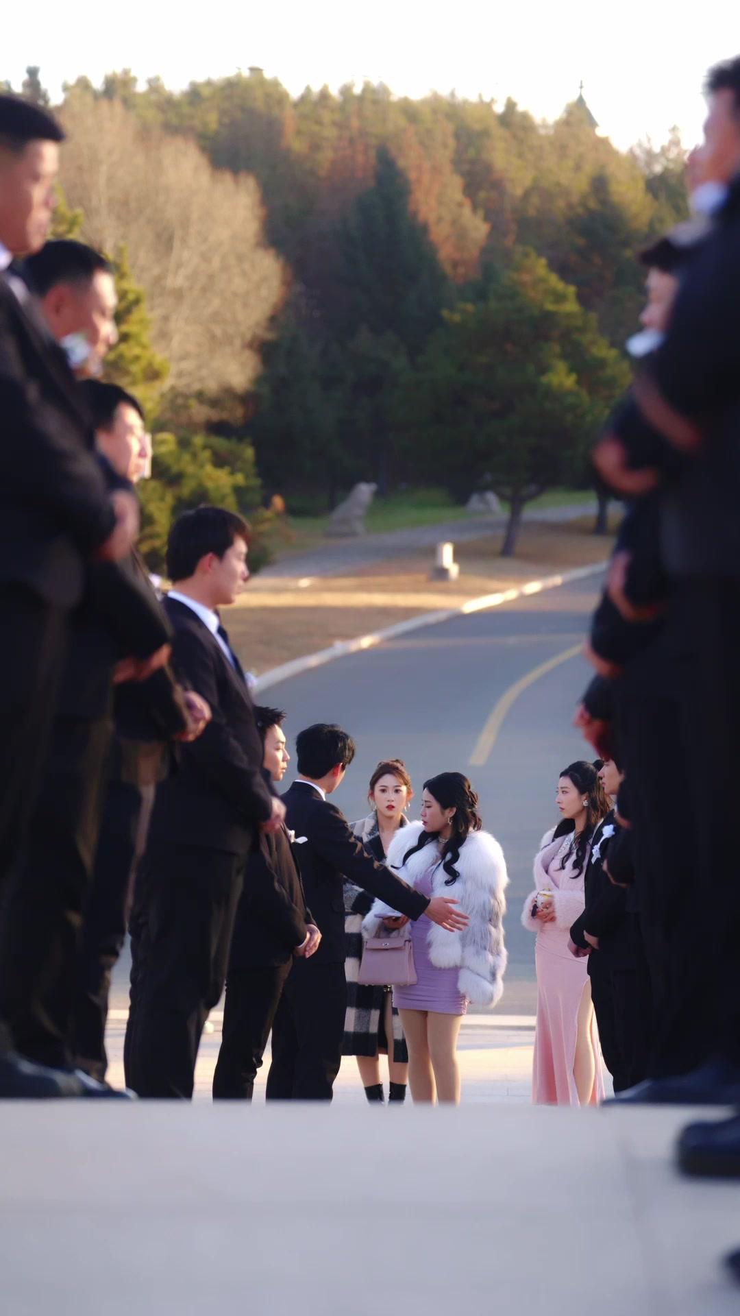 誰在母親的碑前說謊