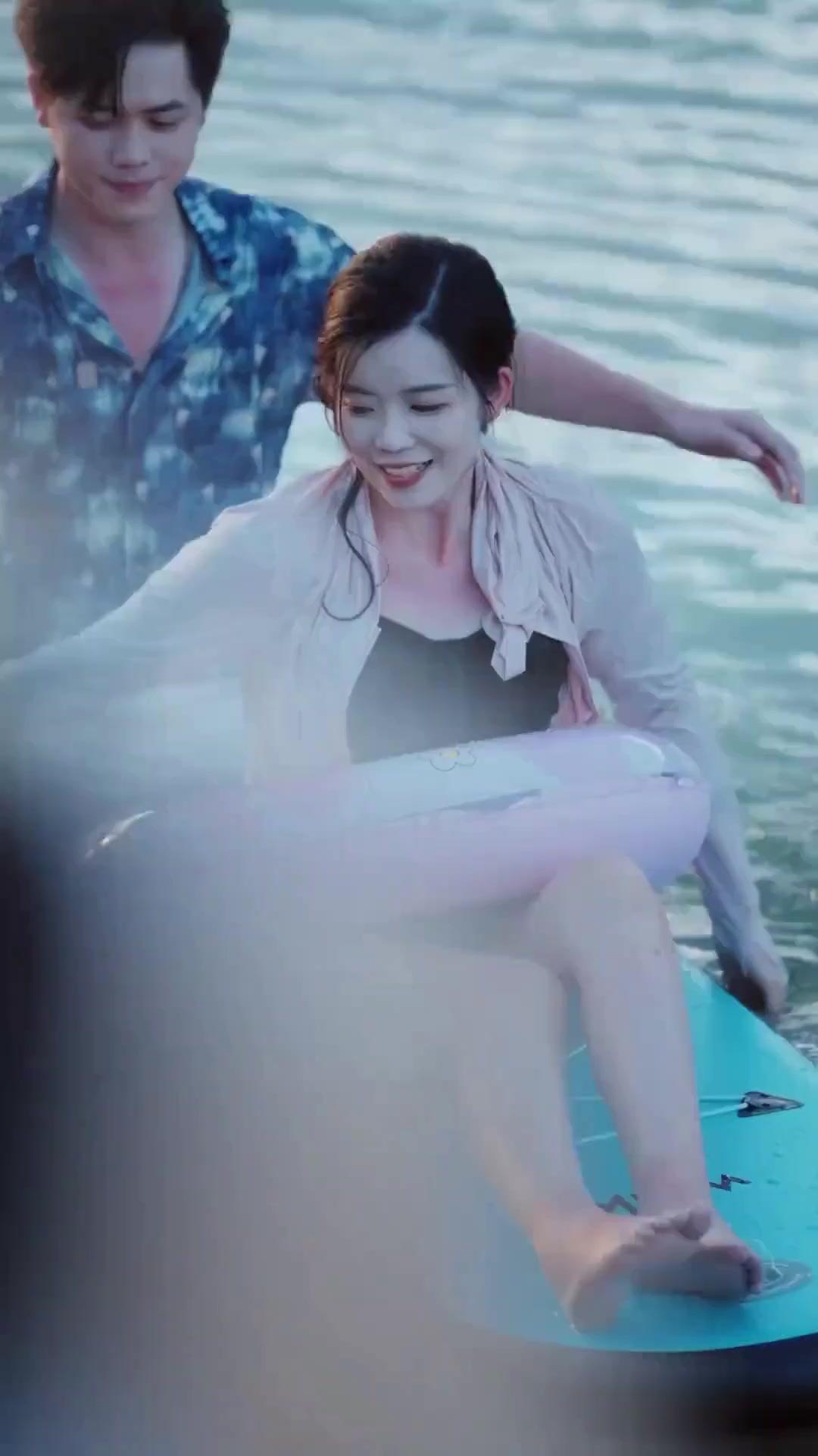 (Doublage) COUREZ ! LE MÉGA-REQUIN APPROCHE !