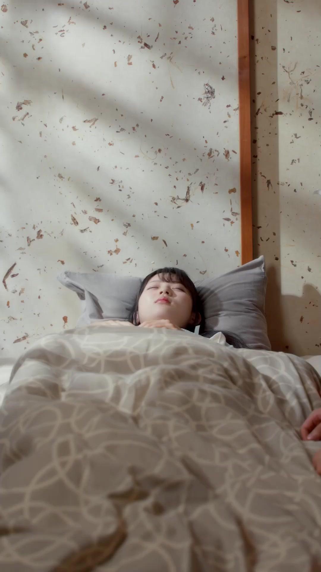 잠든 여동생, 후회하는 오빠들