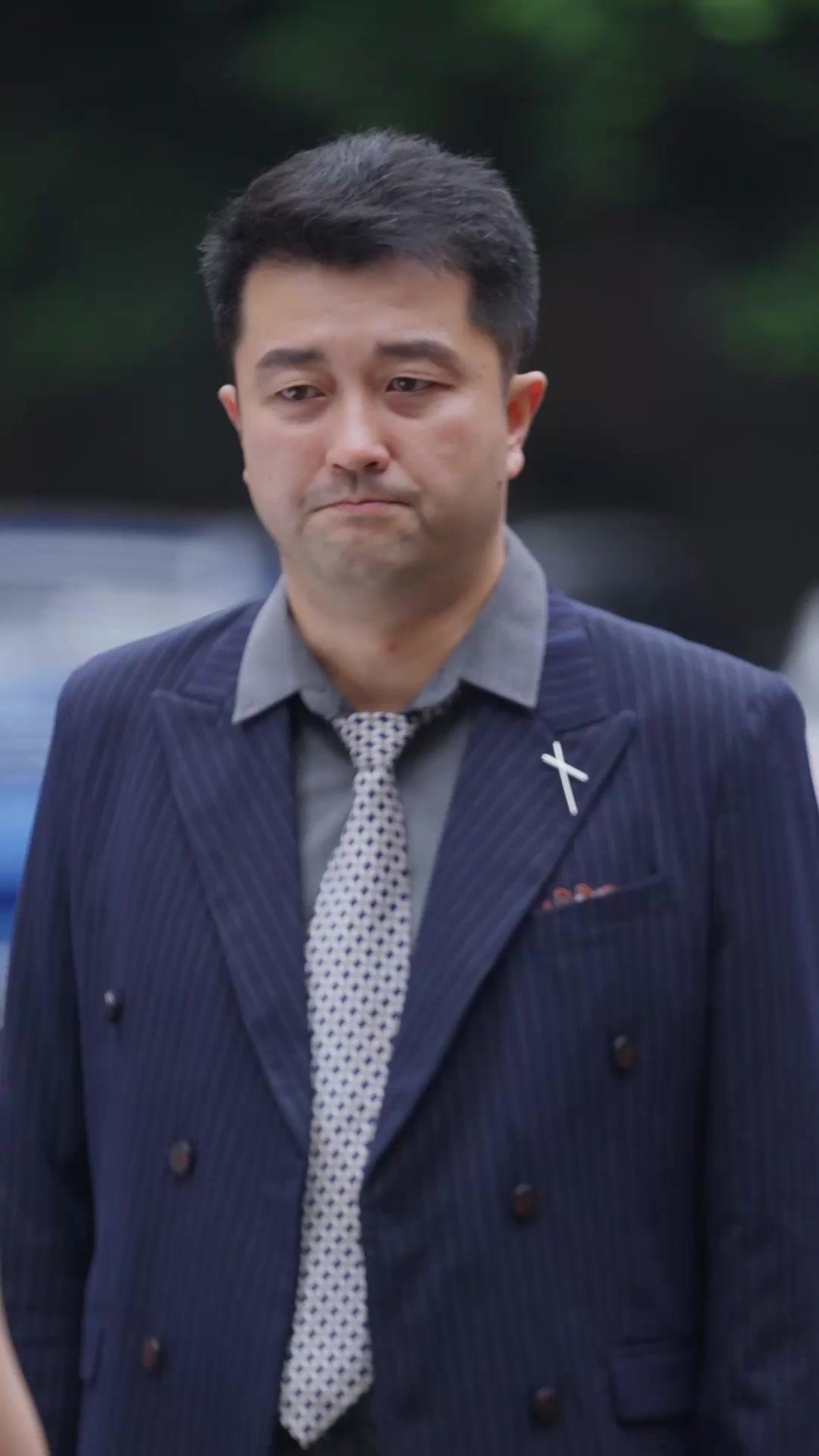 LE LOUP BAISE SES ESCARPINS