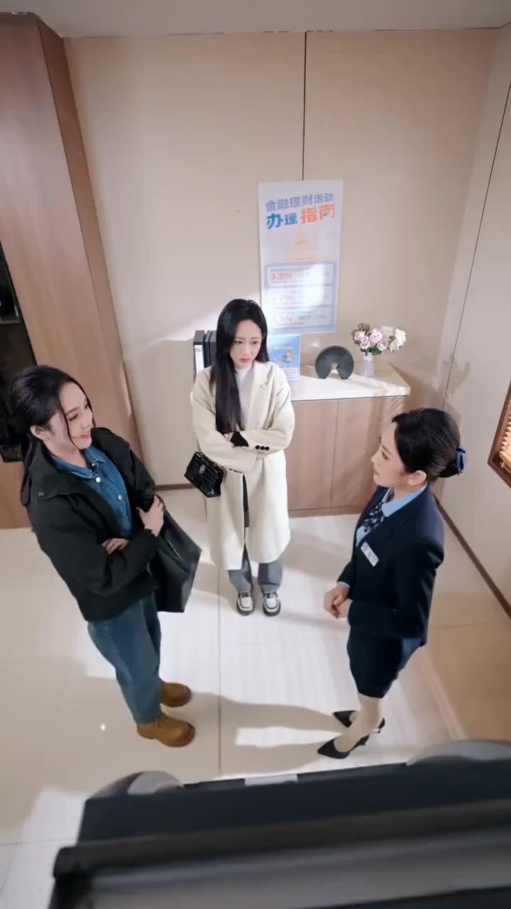 窓口越しの運命の交差点